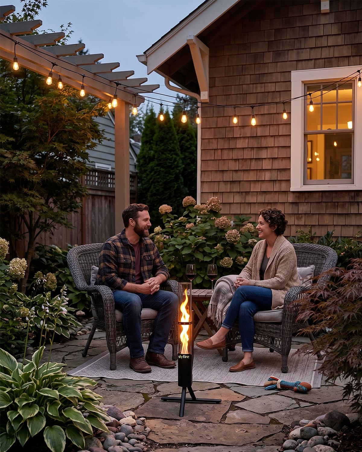 Onlyfire Estufa de Exterior de Pellets, Antorcha con Llama en Espiral de 360°, Chimenea de Jardín con Cilindro de Cristal de 65cm, Brasero de Exterior para Terraza y Camping, Altura Total 110cm