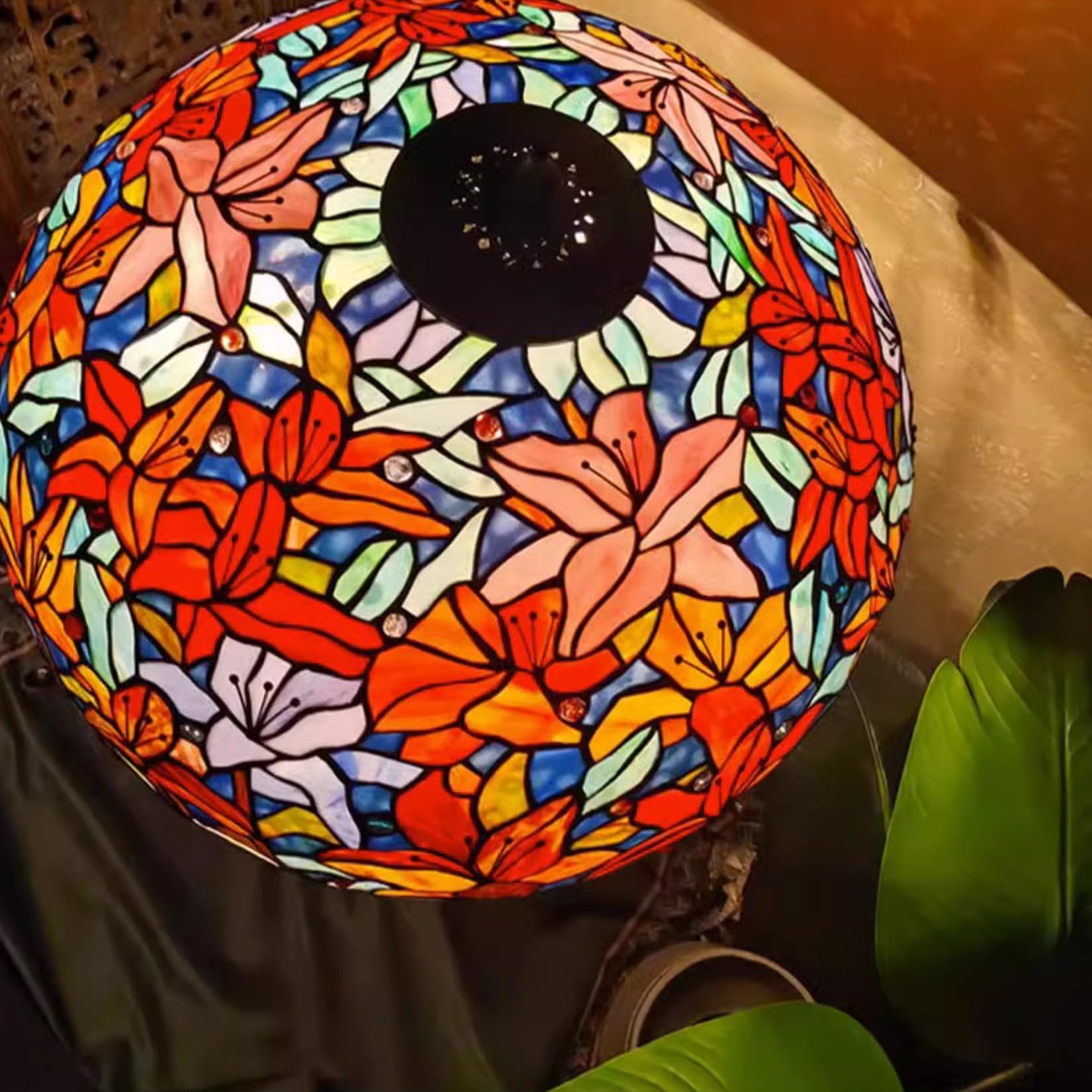 Lampada da tavolo in vetro colorato con rose, libellule, tulipani, glicini, uva, gigli, mele, loto, ideale per scrivania, lettura, camera da letto, comodino, studio, complemento d'arredo per ragazze | 1904591031
