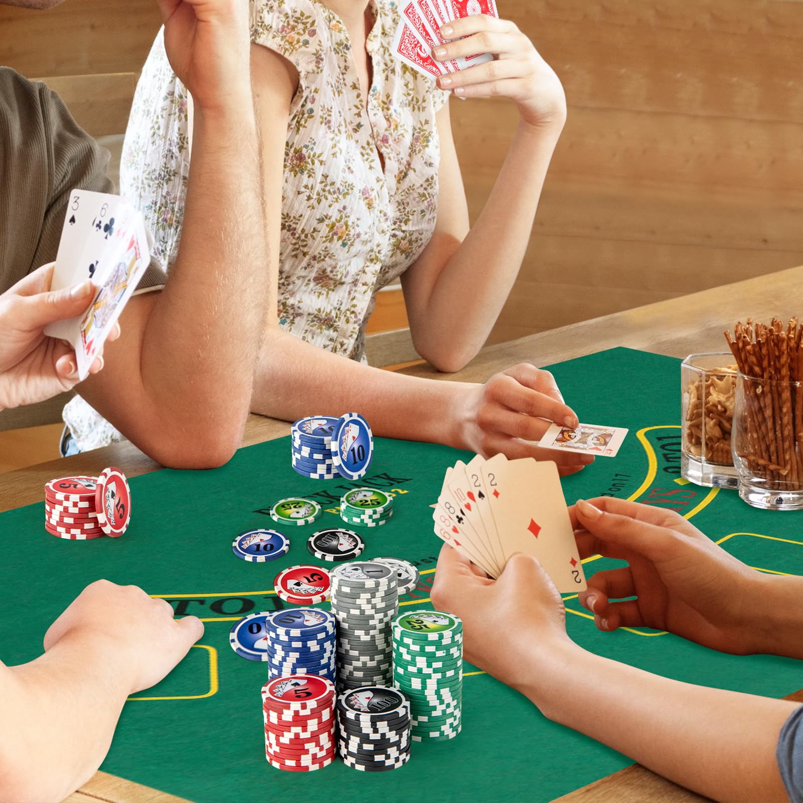 GOPLUS Kompletny zestaw do pokera, walizka z aluminium z 300/400 żetonami do pokera, 2 taliami na karty, 5 kostkami, guzikami i obrusem, kasyno walizka pokerowa do Texas Hold'em, blackjack i turniejów