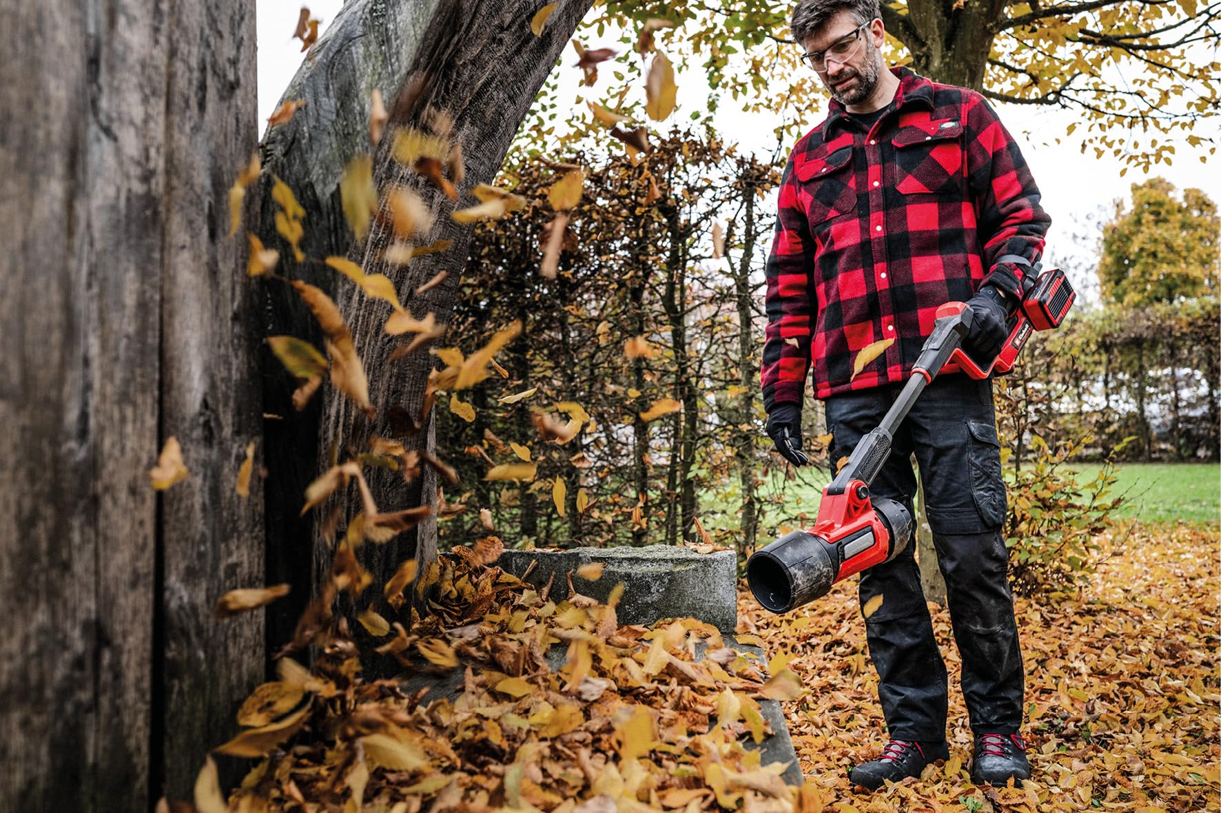 Einhell Professional Akku-Laubbläser GP-LB 36/270 Li E BL-Solo Power X-Change (36 V, 270 km/h Luftgeschwindigkeit, Brushless, Drehzahlregulierung, Blasaufsatz, ohne Akku)
