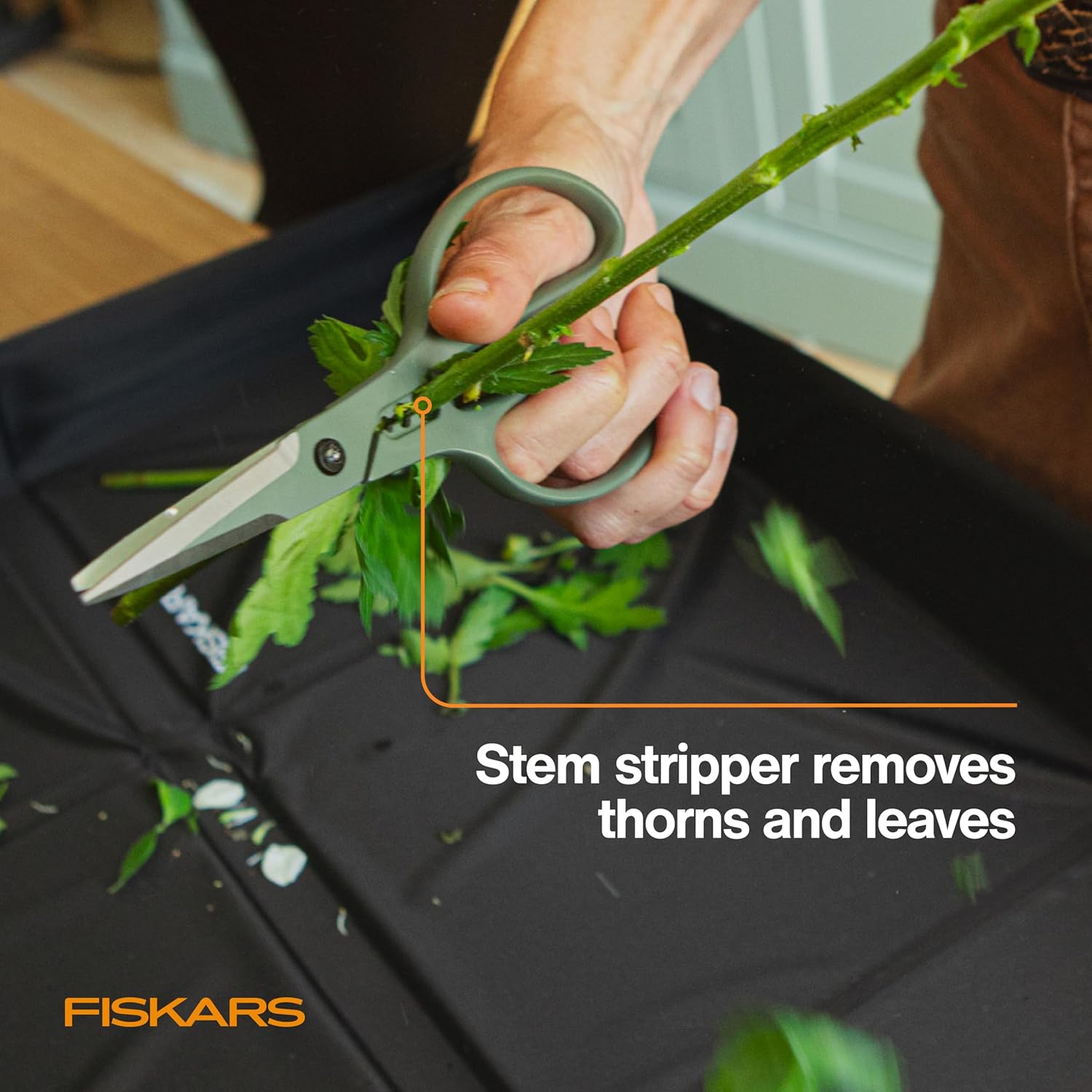 Fiskars Shaper Plant Shears, Plant Snip & Holder, Precision Indoor Gardening Shears, 6" - Image 4