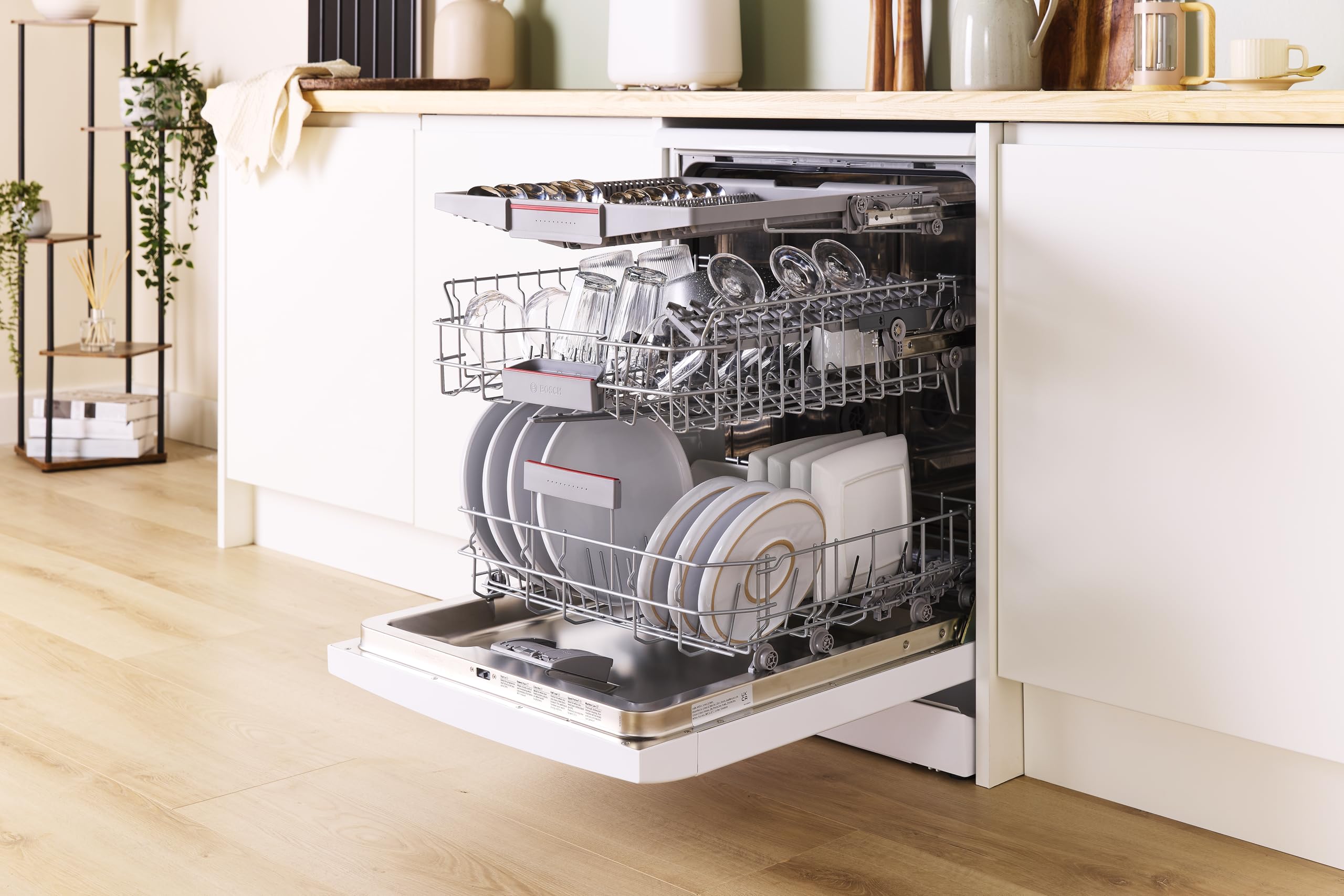 Bosch SMS4EMW06G Series 4, Freestanding Dishwasher 60cm, Home Connect, ExtraDry, Remarkably quiet, Glass Care, Rackmatic Adjustable Basket, Smart Start, ExtraShine Option, AquaStop, White — view 12