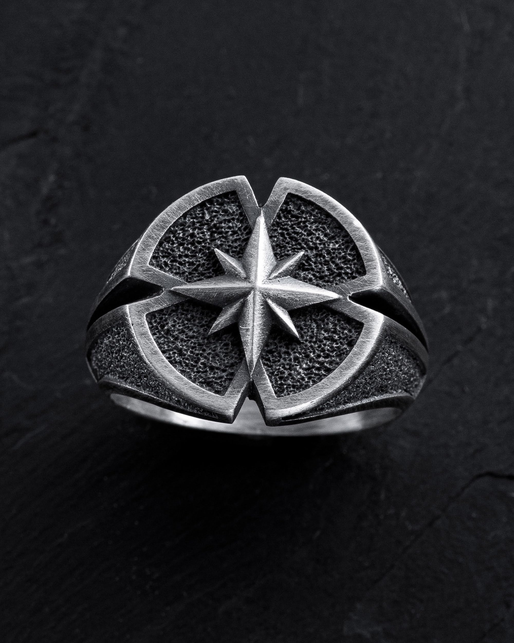 COMPASS Ring aus 925 Sterling Silber für Herren Markanter Kompass Silberring mit symbolischer Bedeutung, Massiver Statement Ring für Männer, Ausdruck von Stärke, Orientierung und Entschlossenheit