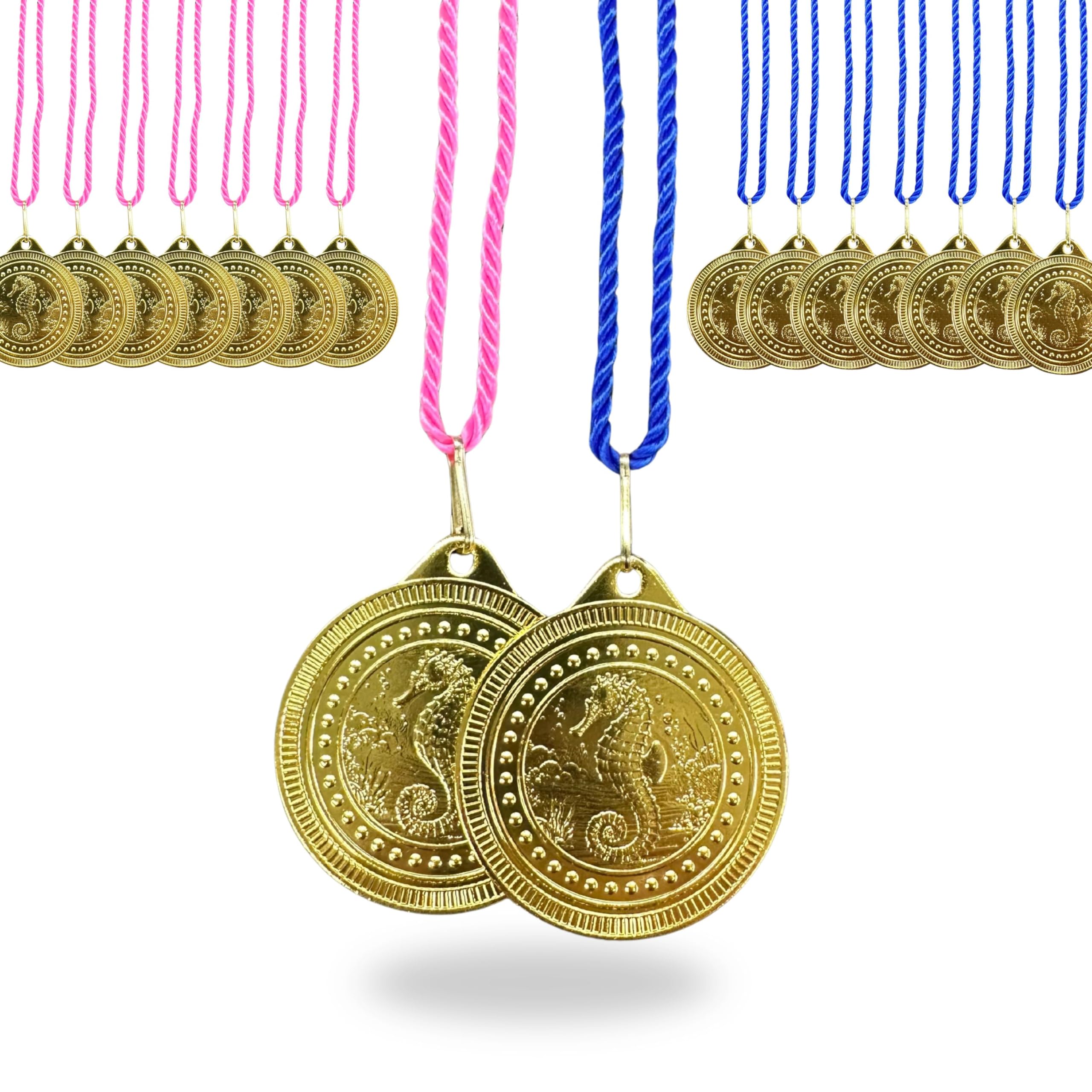 Seepferdchen Medaille 50 mm aus Metall – glänzende Schwimm Medaille für Kinder & Vereine – inklusive Kordel in Blau oder Rosa – 31 g – Ideal für Schwimmkurse & Wettkämpfe