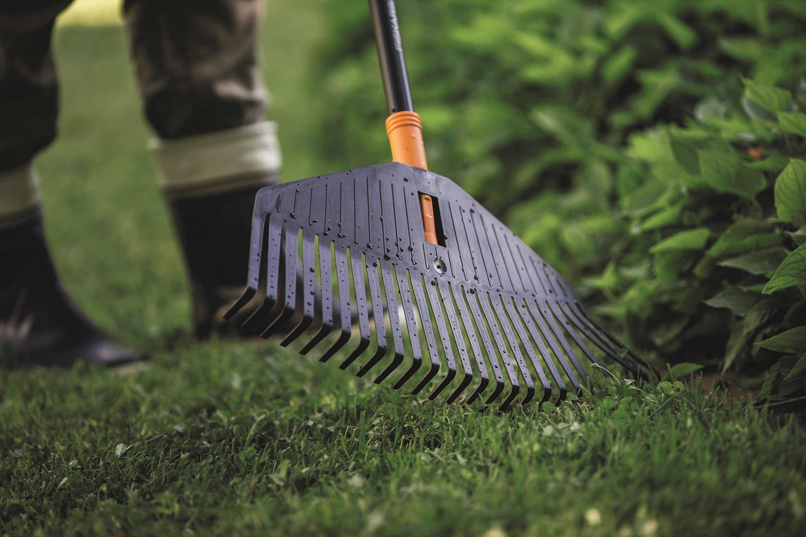Fiskars Manche pour balais et râteaux de jardin Fiskars Solid, Longueur : 157,5 cm, Aluminium, Noir/Orange, Solid, 1014913