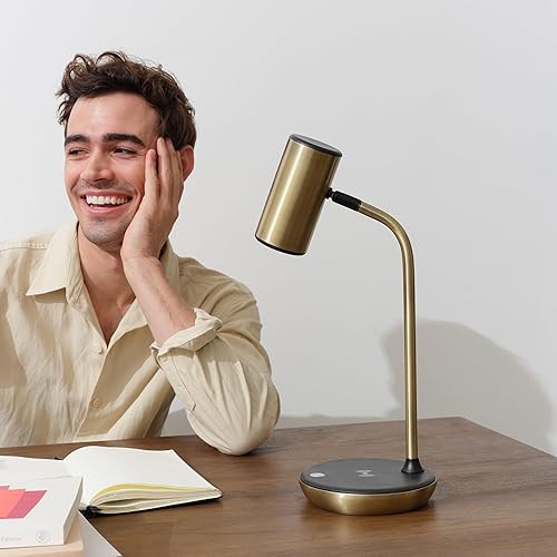 Brightech Ezra - Lámpara de escritorio de oficina, almohadilla de carga inalámbrica y opciones de luz que cambian de temperatura de color, luz de