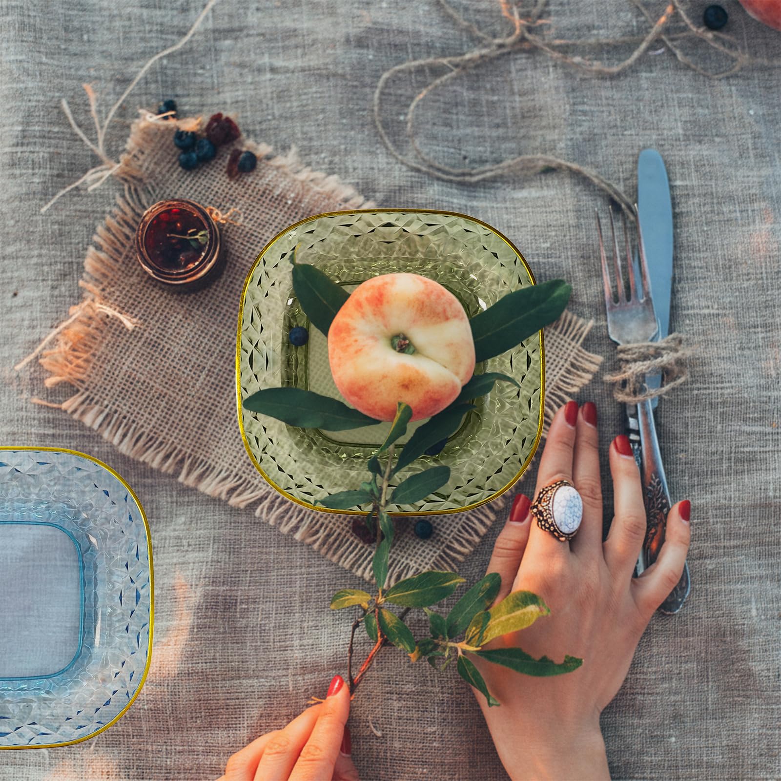 Juego de 4 platos de postre de 6 pulgadas, cuencos de pellizco para preparación de cocina, platos de plástico reutilizables con borde dorado y borde elevado, platos pequeños para aperitivos