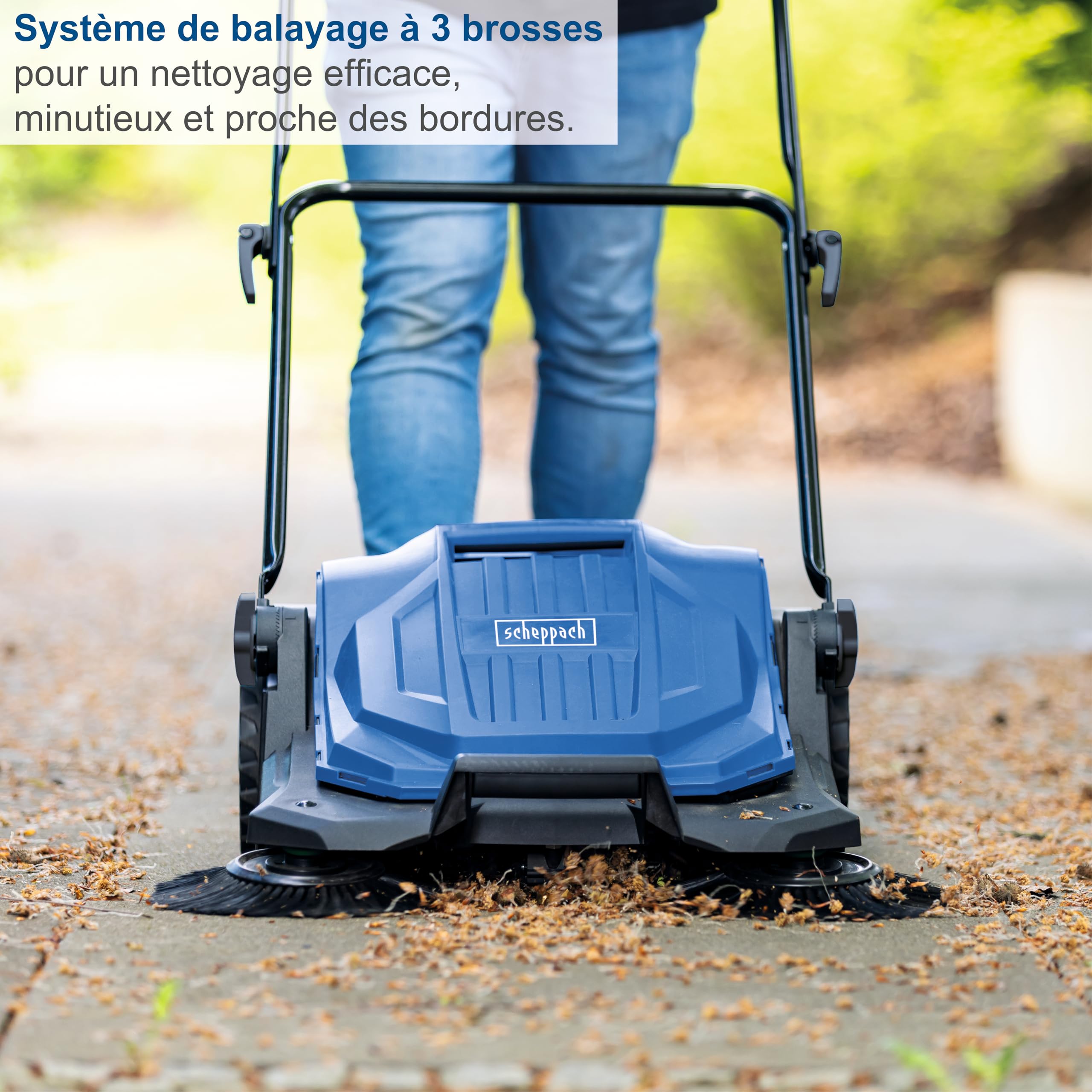 Scheppach Balayeuse manuelle S800 – Largeur de balayage 650 mm – Cuve 20 L | Système de balayage à 3 brosses | Capacité de balayage 2600 m² | Entraînement manuel