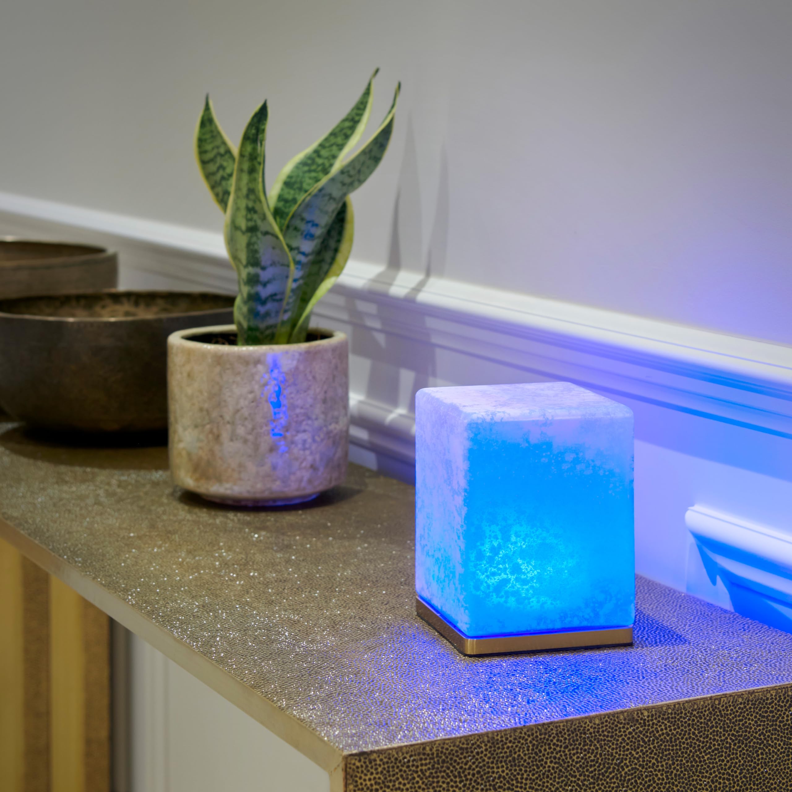 Omniance Delphine Lámparas de Mesa Inalámbricas Pack de 4, 8 Fuentes de Luz | Recargable regulable cambio de color, base dorada cristal efecto mármol, USB-C, para restaurante, bar y hotel