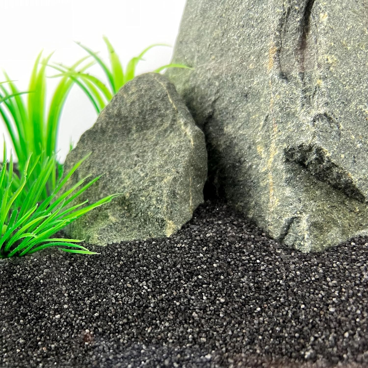Schicker Mineral Sabbia Nera per Acquario 10 kg, Ghiaia fine 0,4–0,8 mm, Quarzo Rivestito in epossidica atossica, substrato dai Bordi arrotondati, Colore Durevole, Acqua Dolce e Marina
