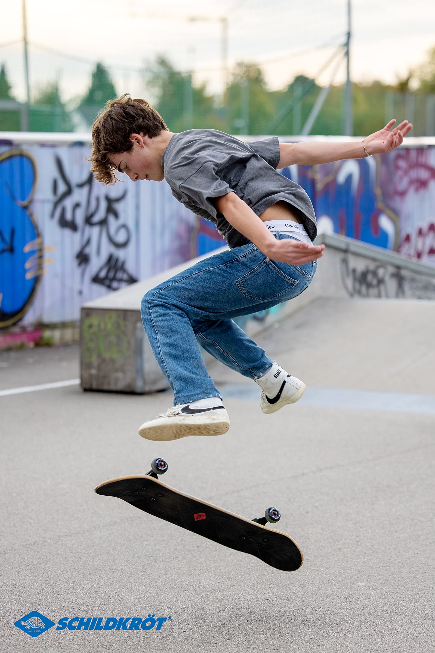 Schildkröt Skateboard Bigflip 31", Planche Complète Premium, Forme Concave avec Double Kick et Ruban Adhésif, Roulements à Billes ABEC9, Design: Splash, 510671