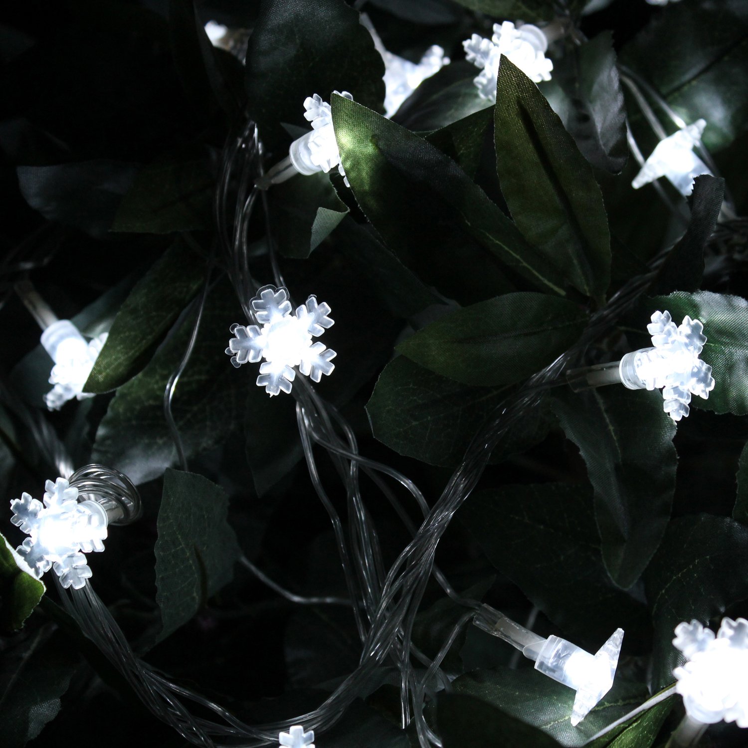 WeRChristmas 100 LED Chasing Christmas Lights with Snowflake Shade and Controller, White - Image 3