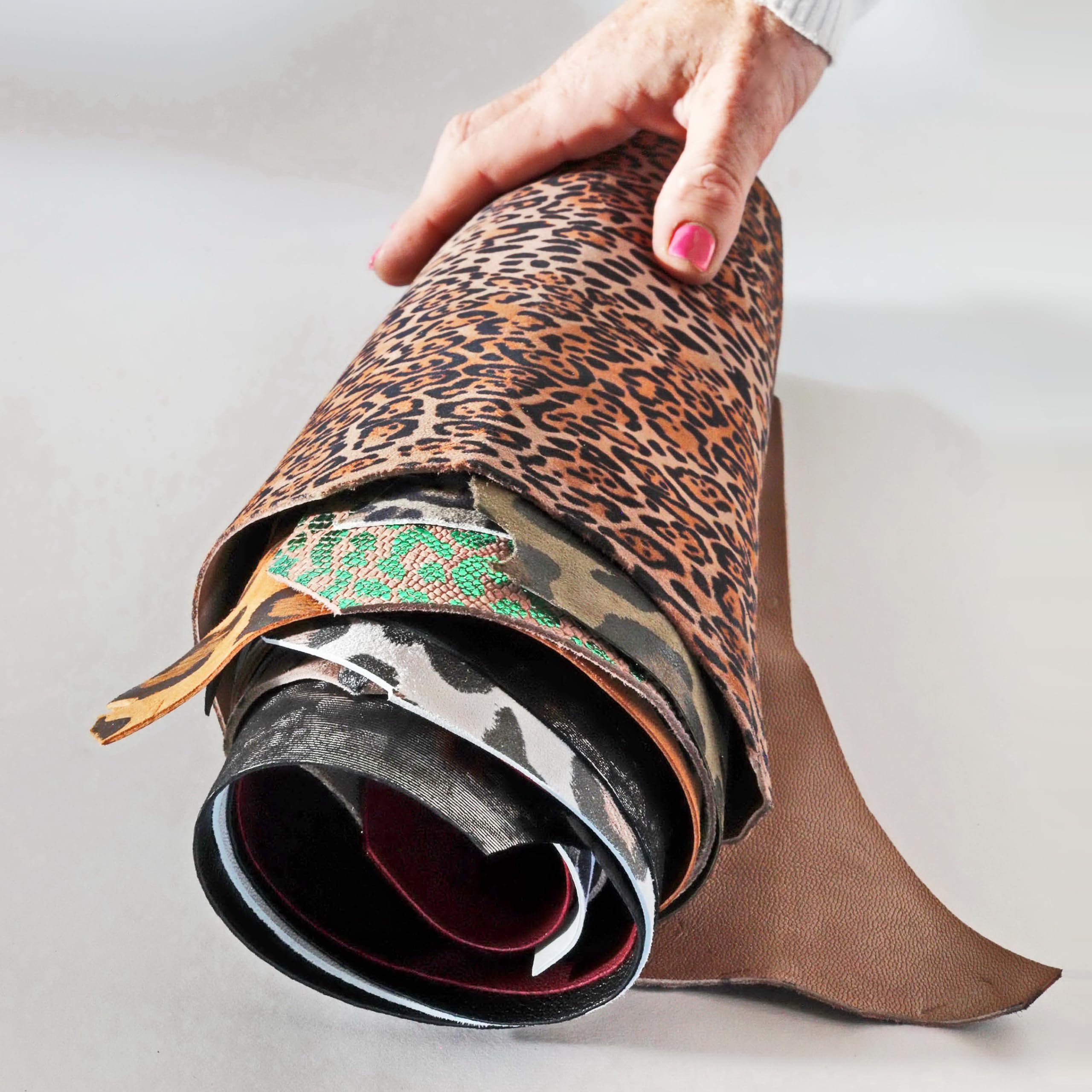 LA GARZARARA - Retales de piel con estampado de leopardo - Mínimo 25 x 20 cm máximo 40 x 40 cm - 0,500 kg - Selección aleatoria para manualidades, costura y creaciones a mano - Varias Frantasie