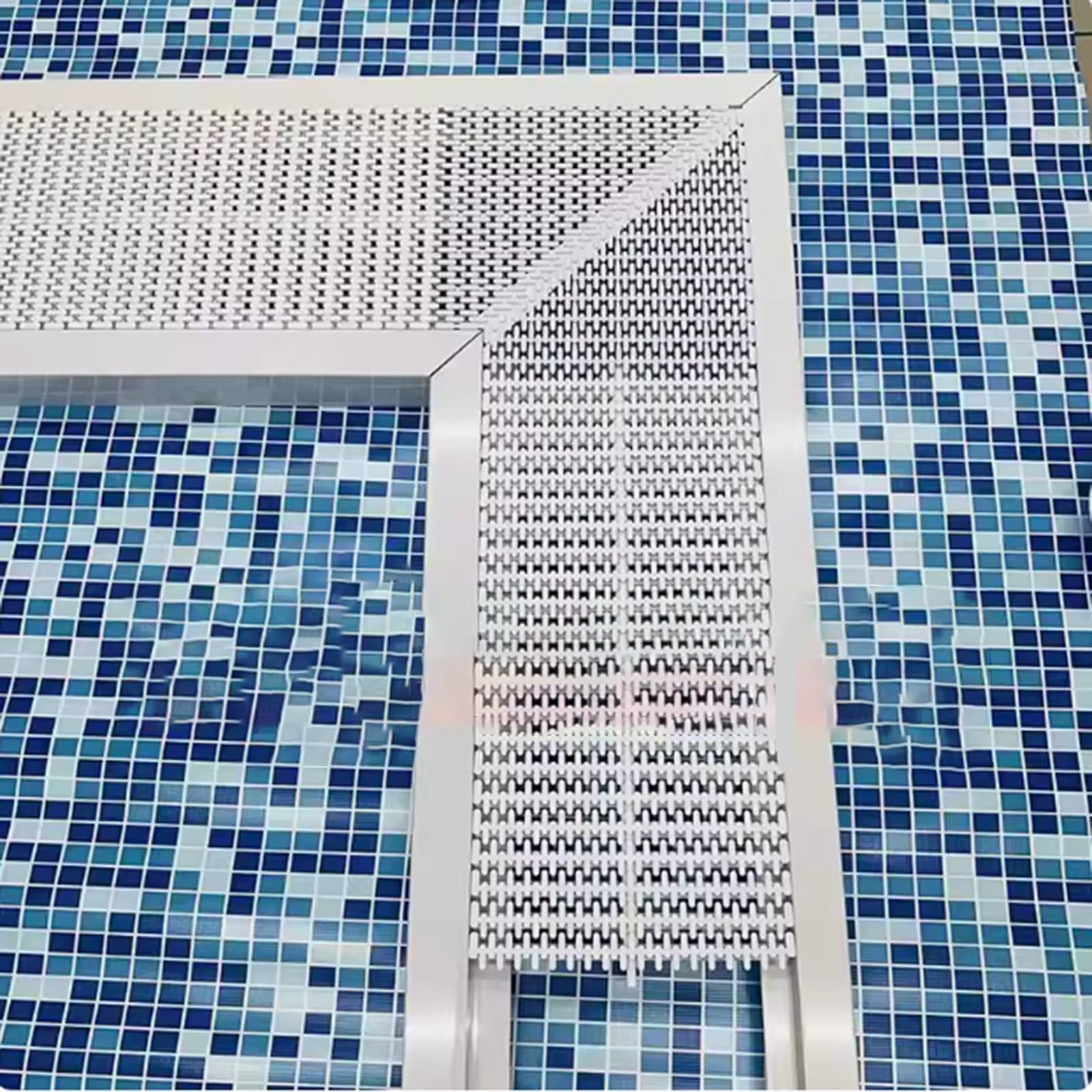 Generico Griglia di Scarico Rettangolare Resistente per Piscina, Filtro in PP ad Alta Resistenza ai Raggi UV, griglia di Troppo Pieno Regolabile per Una Gestione efficiente dell'Acqua e la Sicurezza