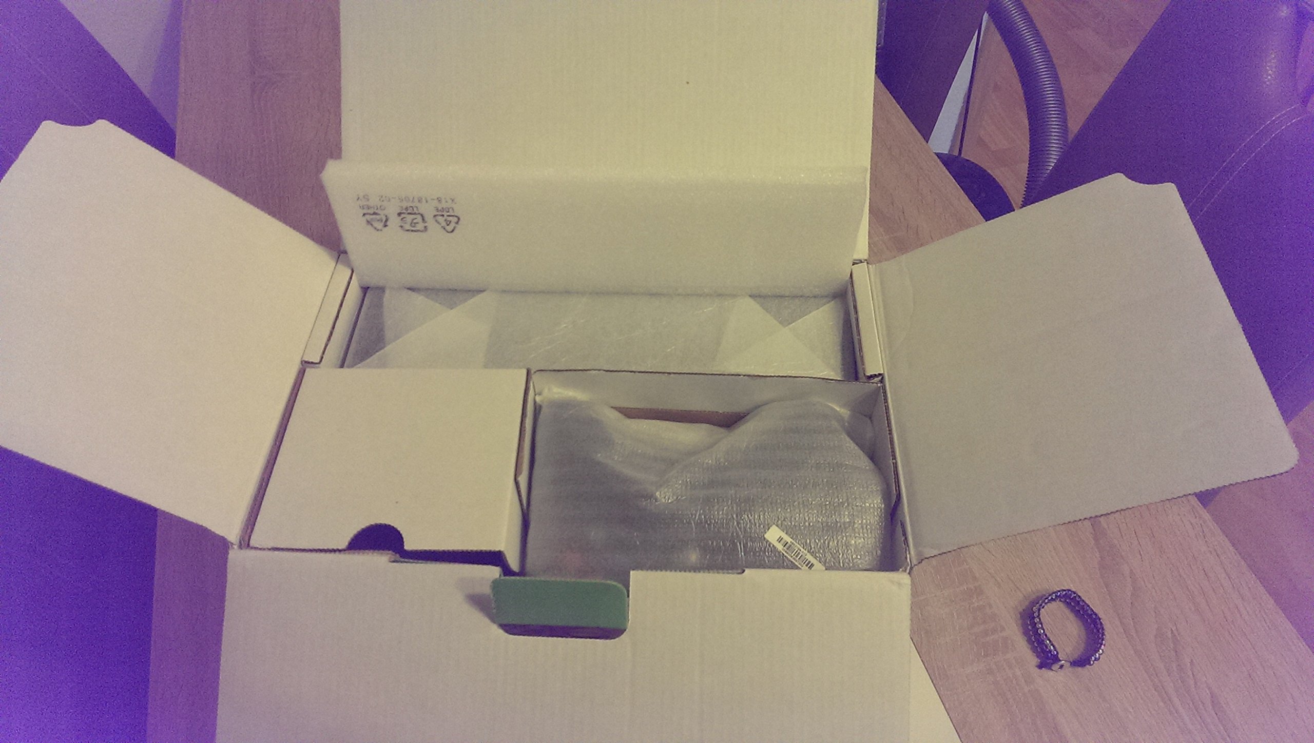 Xbox 360 250 GB Batman Arkham City [Download] + Darksiders II Bundle [Edizione: Germania]