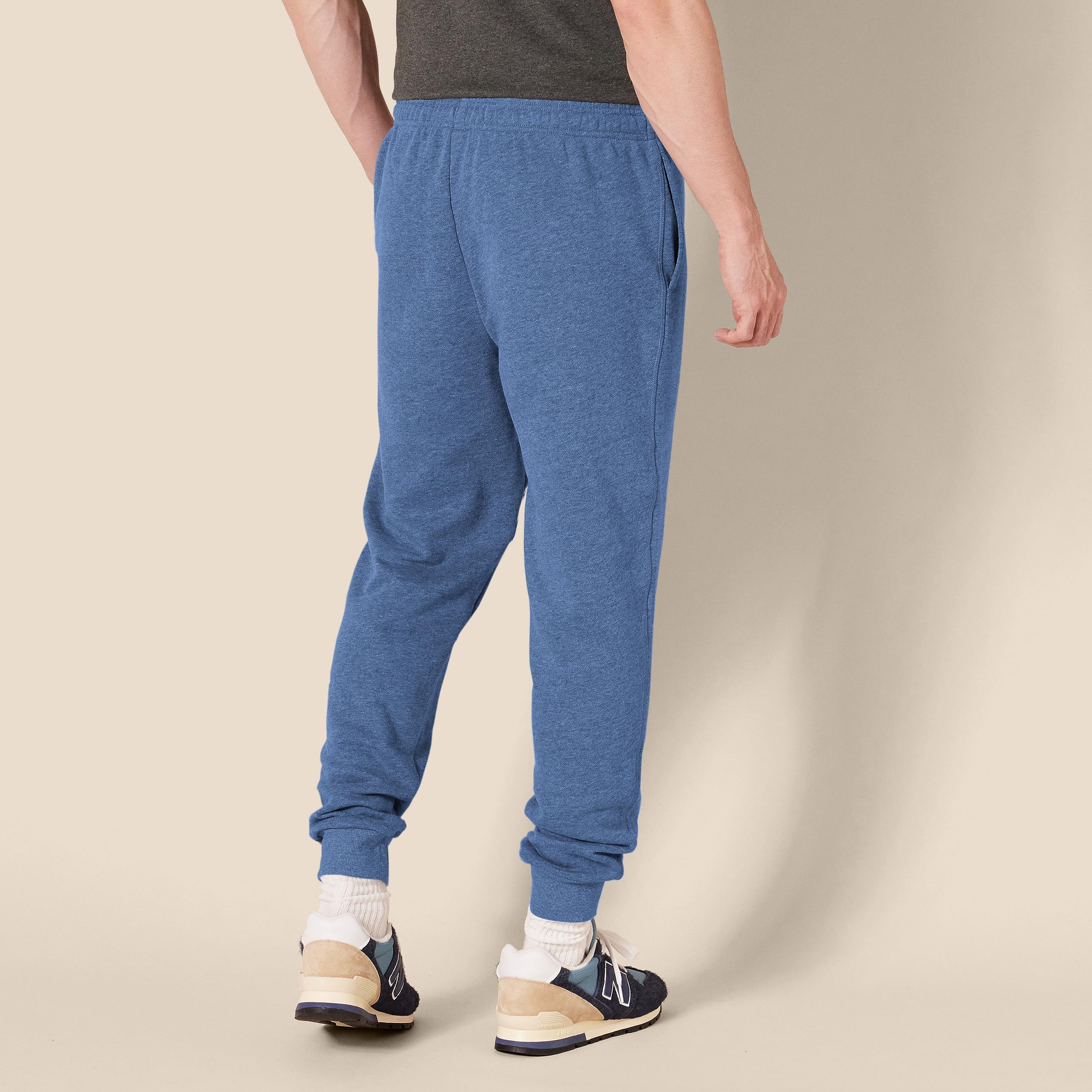 Amazon Essentials Pantaloni Sportivi da Jogging Taglio Rilassato, in Pile, vestibilità Comoda Uomo