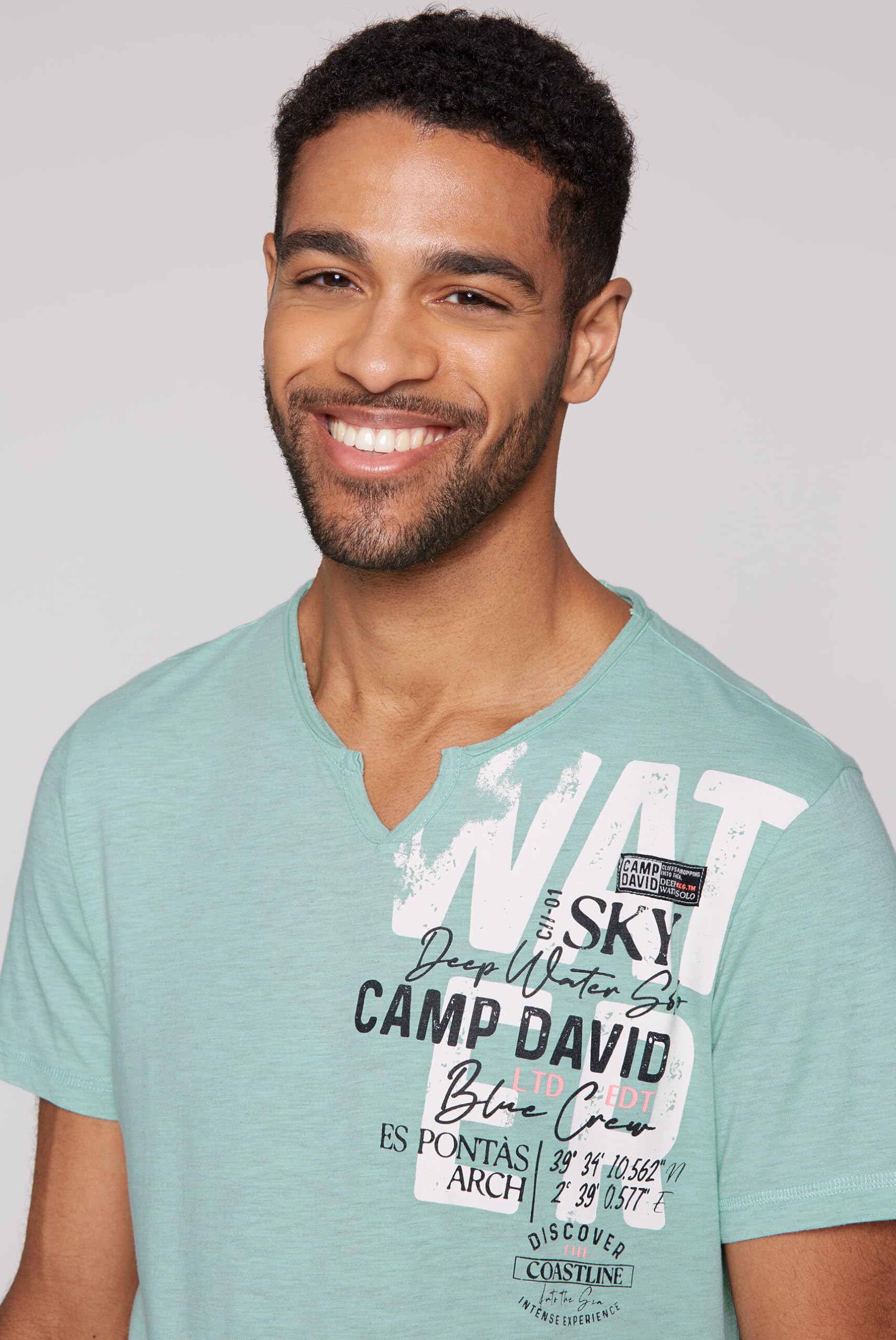 Camp David Camiseta para hombre con aspecto desgastado con estampados