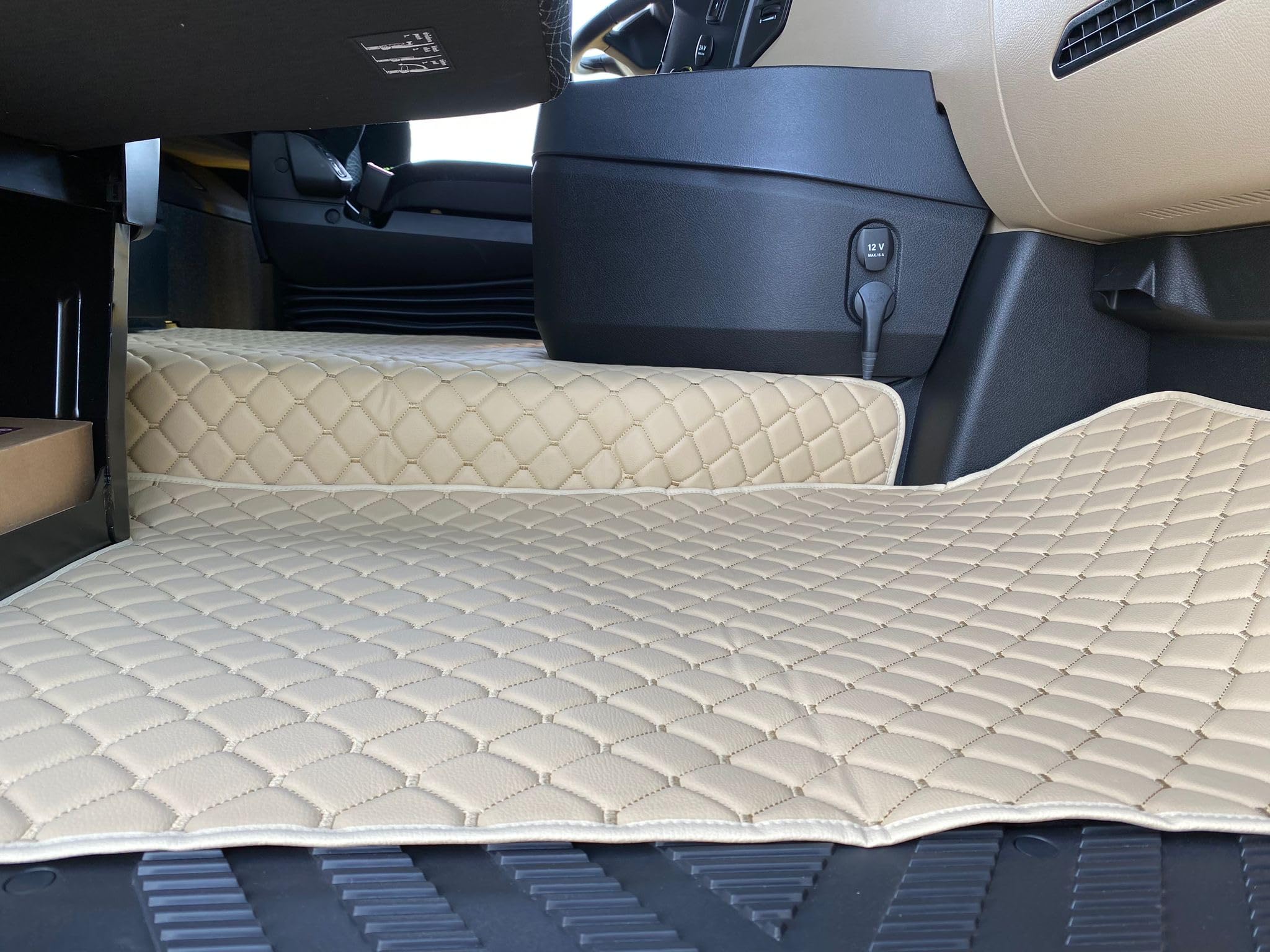 Tappetini per camion Mercedes Actros F con tunnel del motore da 12 cm e ampio abitacolo (beige con cuciture beige)