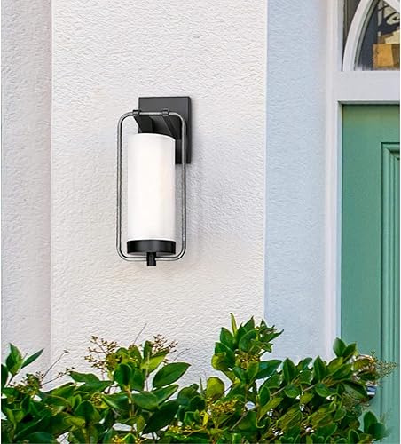 Miniatura 7 de Westinghouse 6114400 Galtero - Lámpara de pared contemporánea de una sola luz para exteriores, negro mate y acabado de aluminio envejecido, vidrio