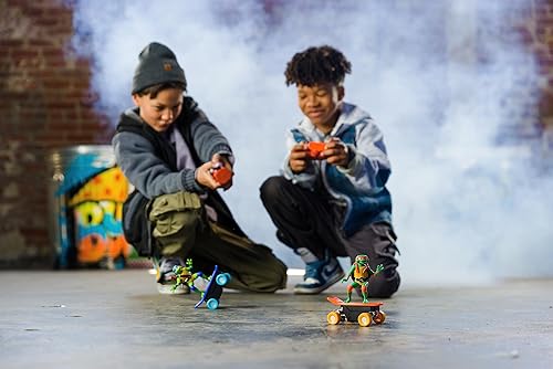 Miniatura 7 de Teenage Mutant Ninja Turtles Leonardo Half Pipe RC Vehicle Movie Edition Edades 5+ - Skate + Realiza trucos - Controlador RC de 2.4 GHz