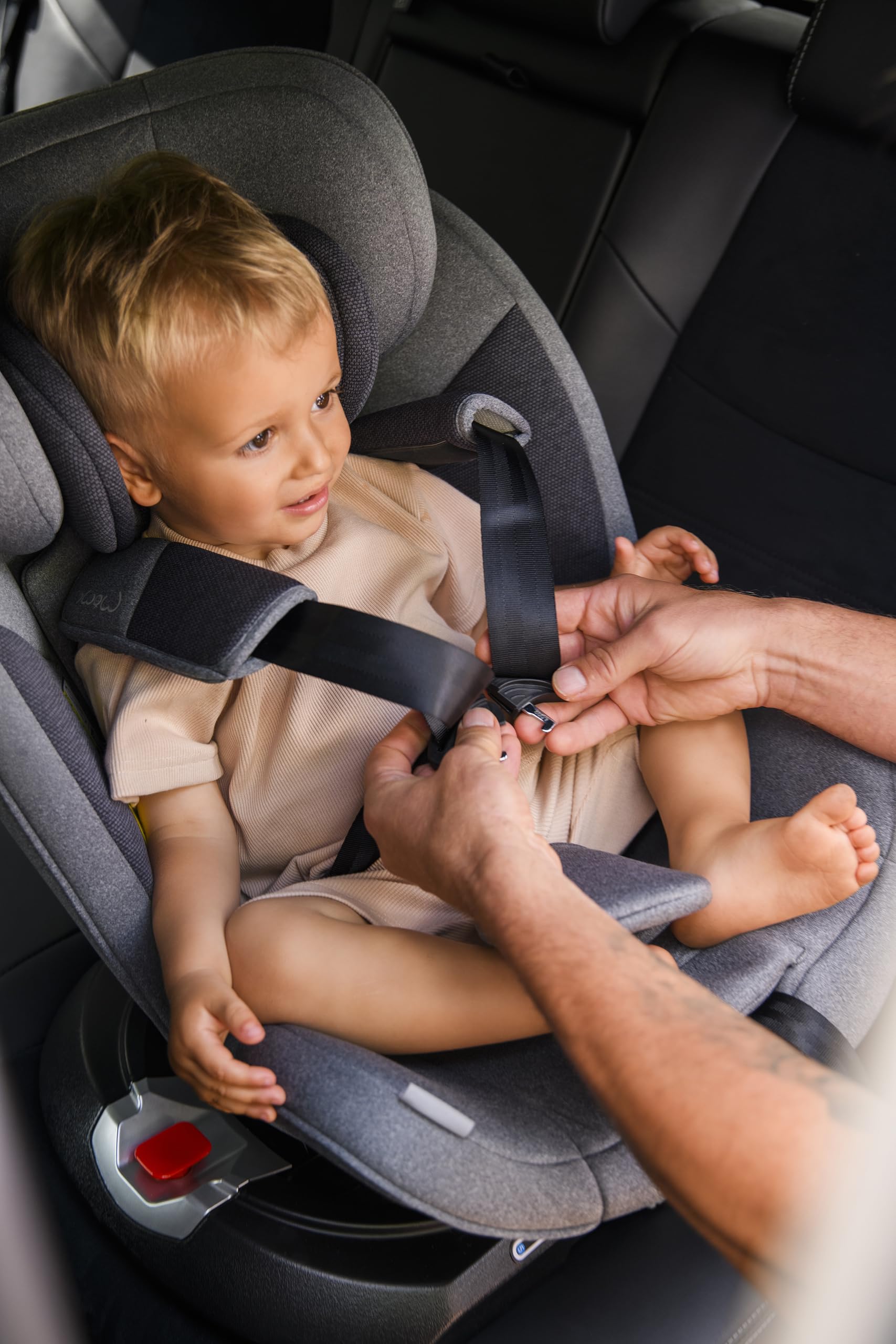 MoMi Autositz für Kinder EMI 0-12 Jahre (Gruppe 0+, 1, 2, 3, 3, Kinder bis 36 kg, 40 bis 150 cm), 360° drehbar, Einbau rückwärts: bis 18 kg, vorwärts: ab 18 kg, Befestigung mit ISOFIX und Top-Tether