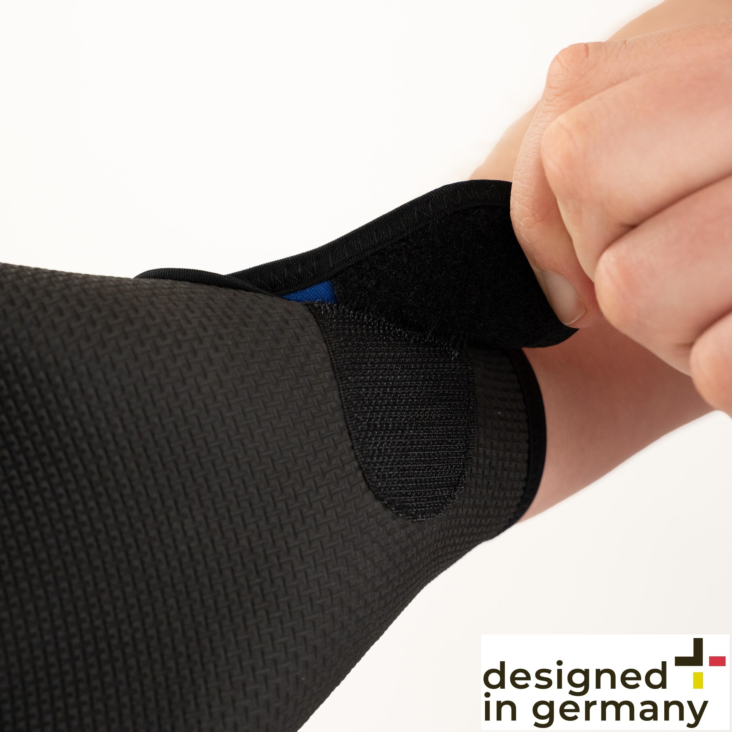Swim Glove – neoprenowe rękawiczki do pływania, bardzo elastyczny, wygodny neopren, lekko regulowane zapięcie na rzepy, wzmocnienie ramion i górnej części ciała