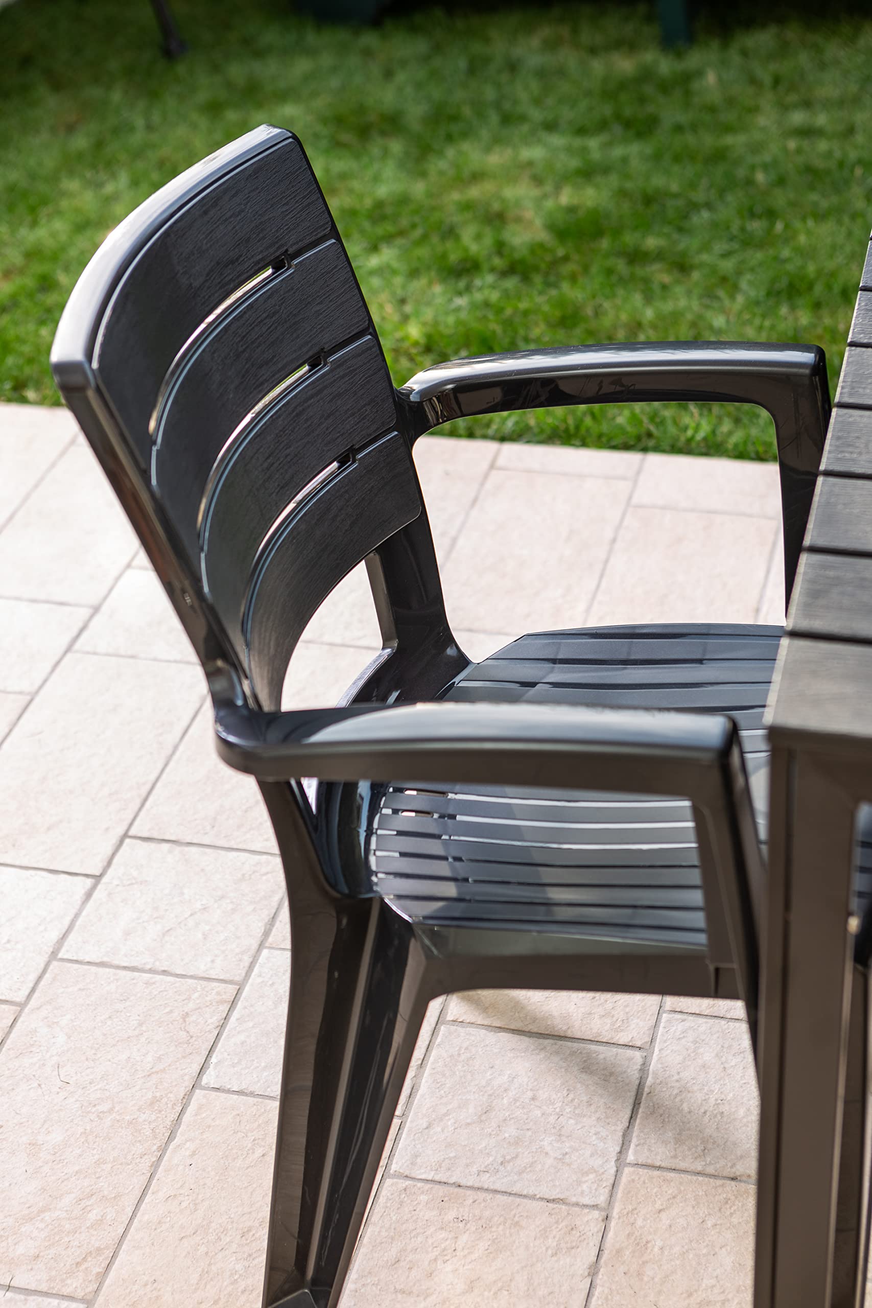 Conjunto jardín exterior mesa y sillas para 6 personas, mesa rectangular de acero con listones de polietileno efecto madera, 6 sillas apilables de resina - Thomas & Anita (Antracita)