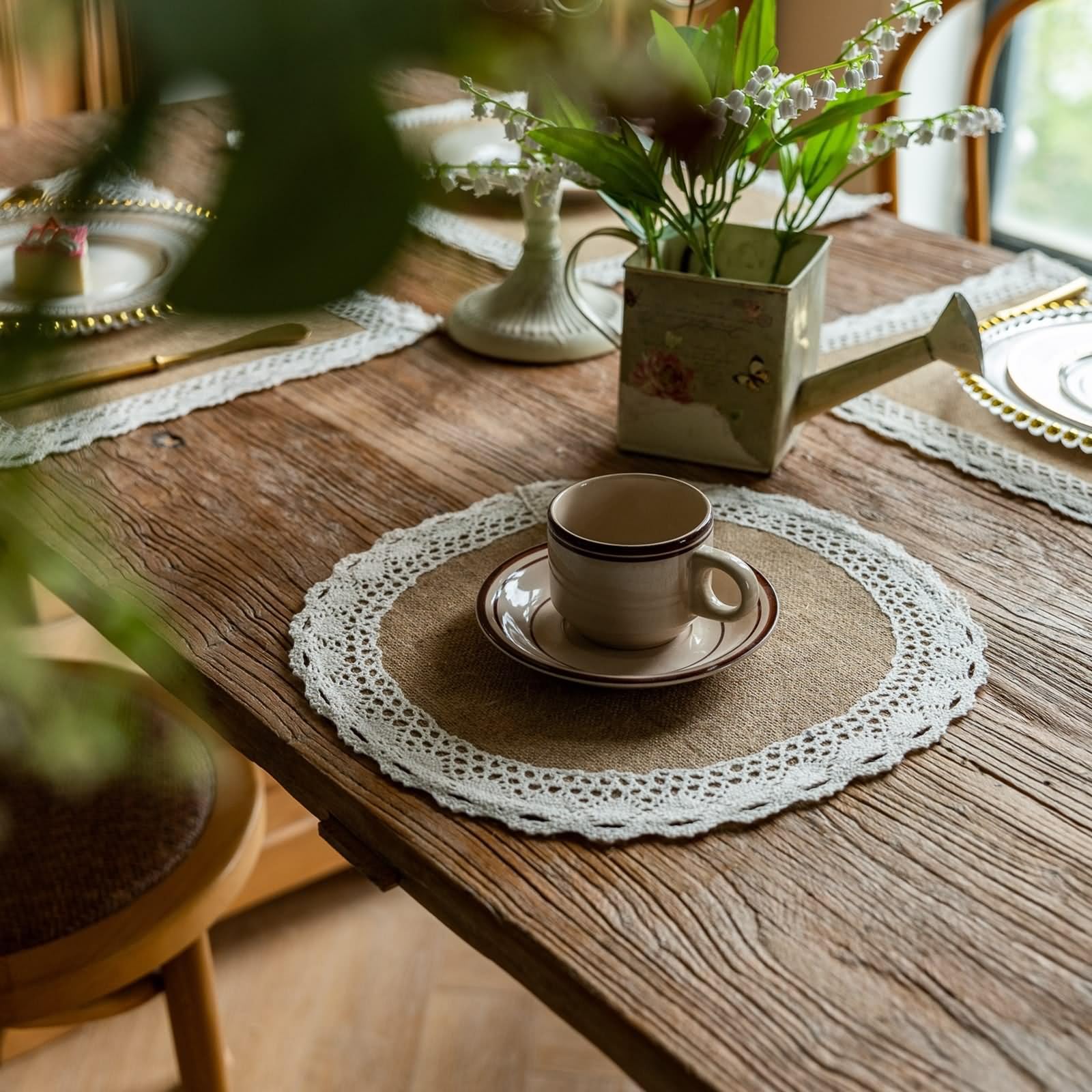 Lot de 6 Quilted Placemats 30cm, Dessous de Table Moderne Dentelle à Fleurs Unie Lin Brun Beige