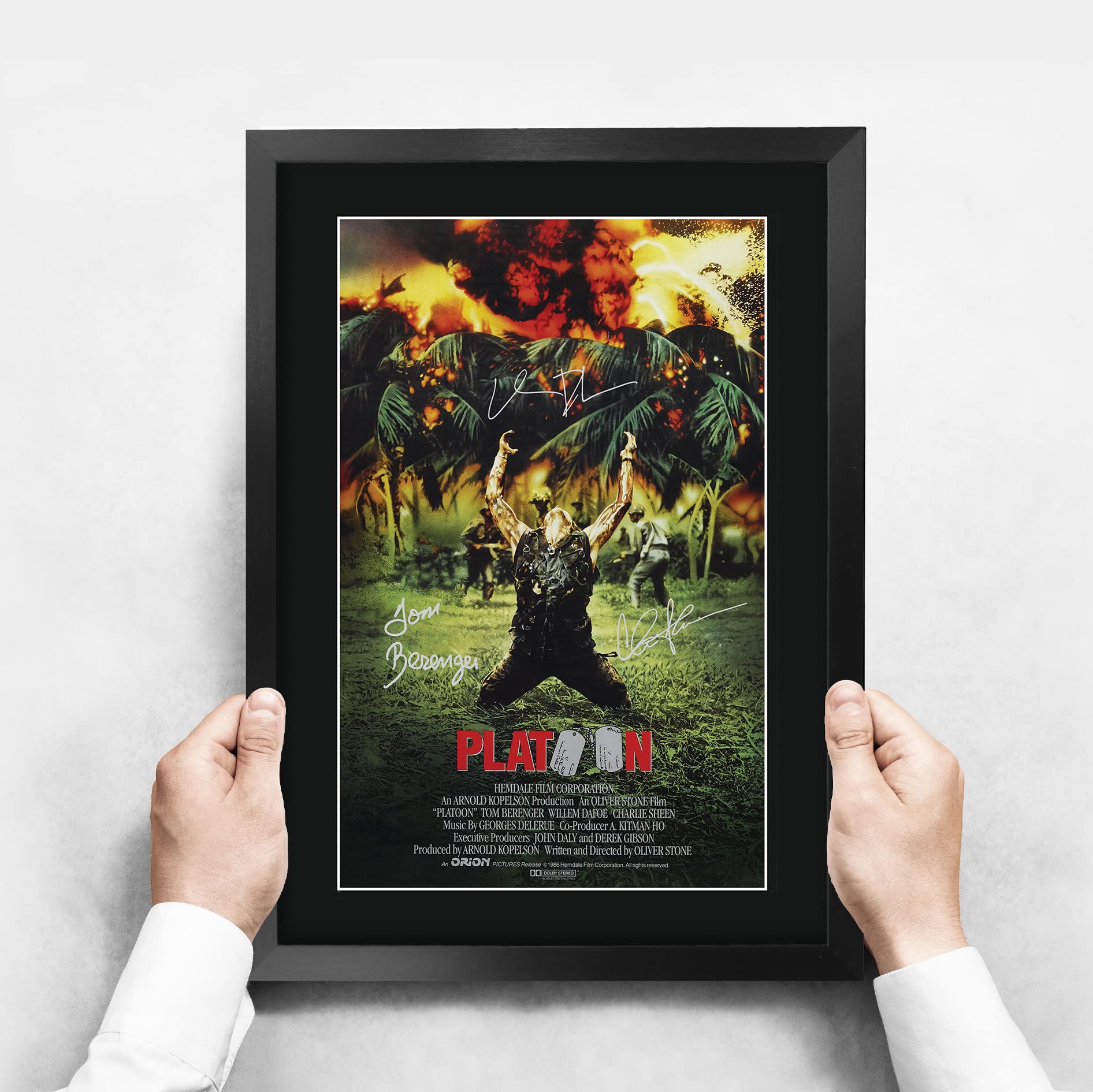 HWC Trading A4 Tom Berenger Platoon Los Regalos Imprimieron La Imagen Firmada Del Autógrafo Para Los Fans De La Memorabilia De La Película