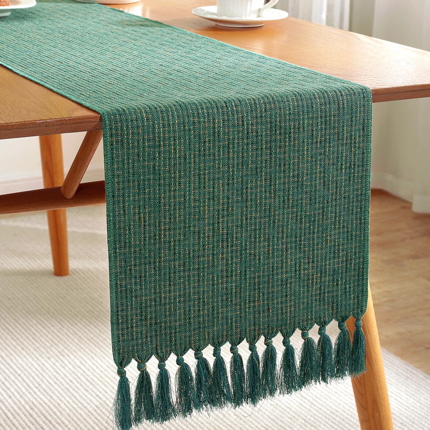 Laolitou Camino de mesa rústico con borlas, caminos de mesa bohemios de 108 pulgadas de largo para fiestas de vacaciones, bodas y decoración de mesa de comedor, 13 x 108 pulgadas, verde oscuro