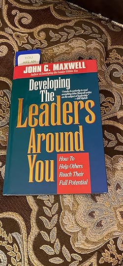 Review Buku: Developing the Leaders Around You by John C. Maxwell - Pengantar