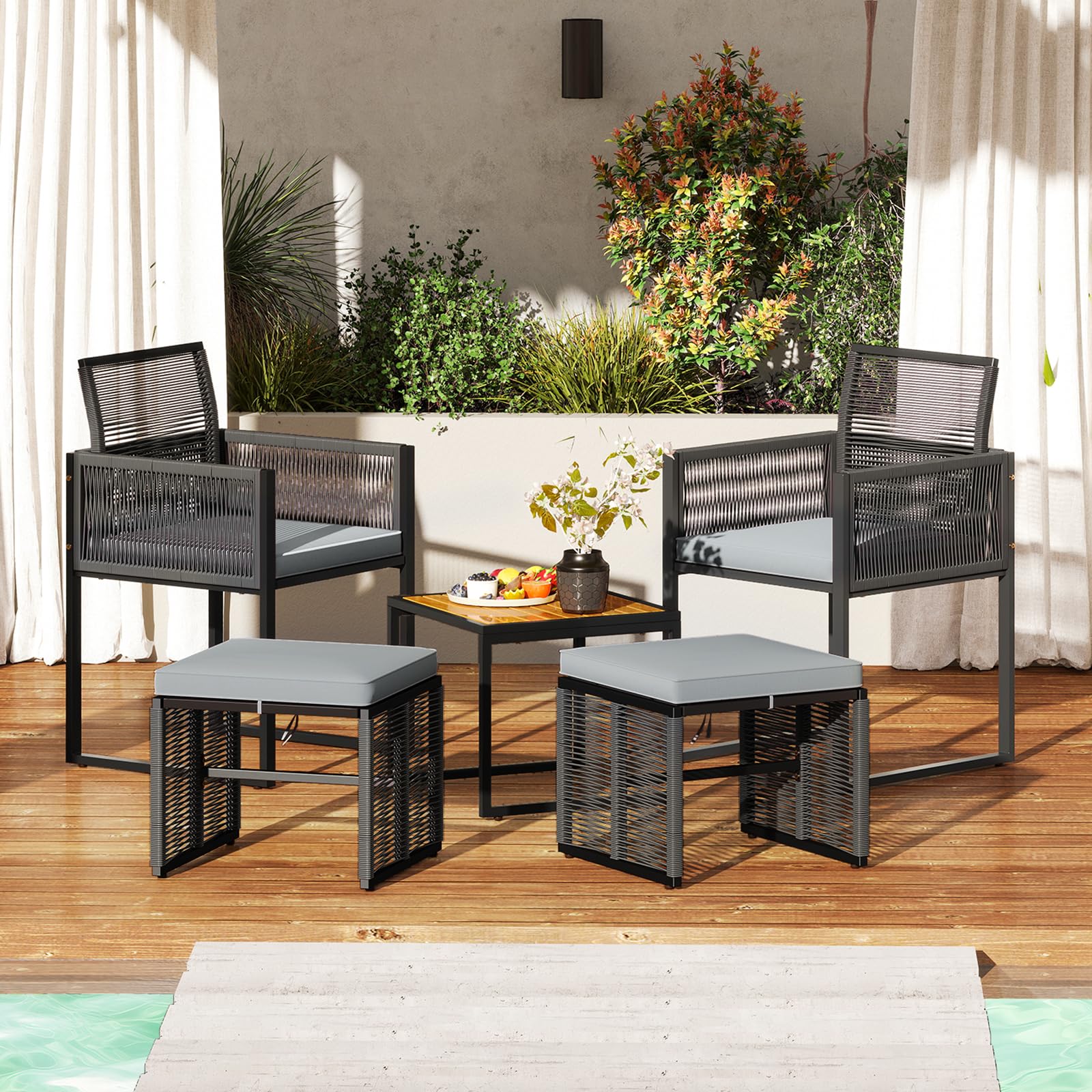 GIANTEX Set di Mobili da Giardino in Rattan per 2-4 Persone, Tavolo da Giardino con Piano in Legno e 2 Sedie (Capacità 180 kg), 2 Sgabelli, 4 Cuscini Rimuovibili, Arredamento da Giardino per Patio