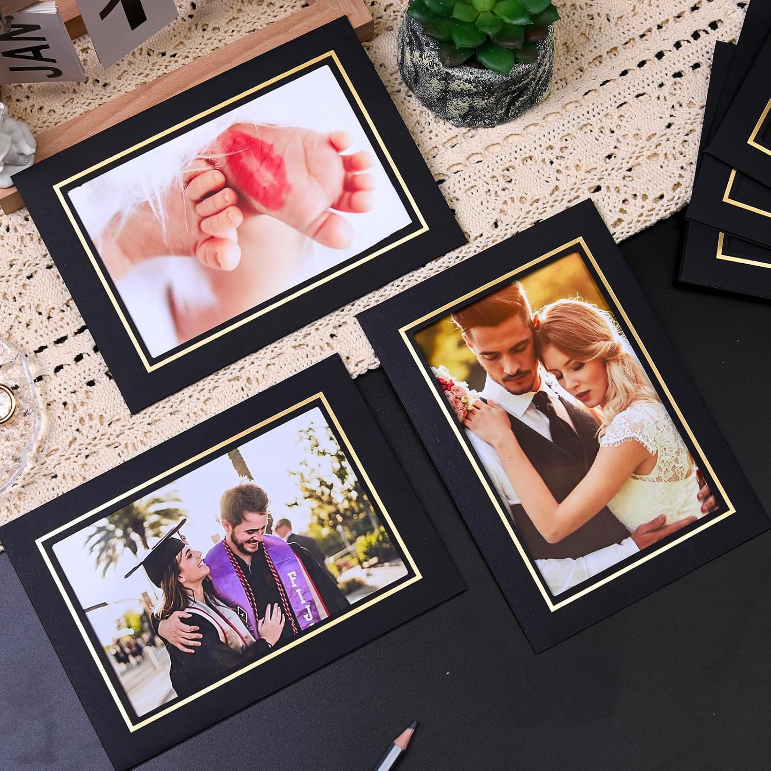 Meonua 50 Pack Standing Paper Picture Frames,4x6Cardboard Photo Frame with Easel,Paper Photo Frame Cards,Gallery Frames Bulk For DIY,Wedding, Graduation, Classroom (black)