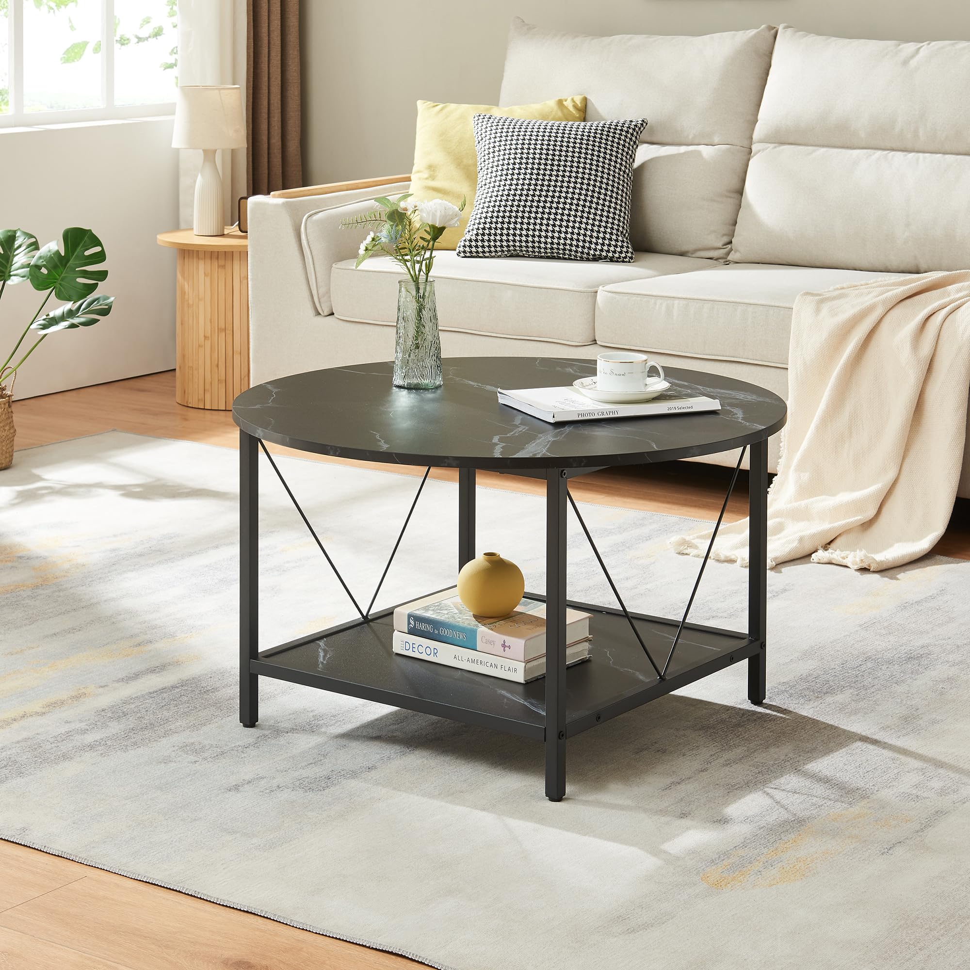 Mesa de centro redonda con estructura de metal negra