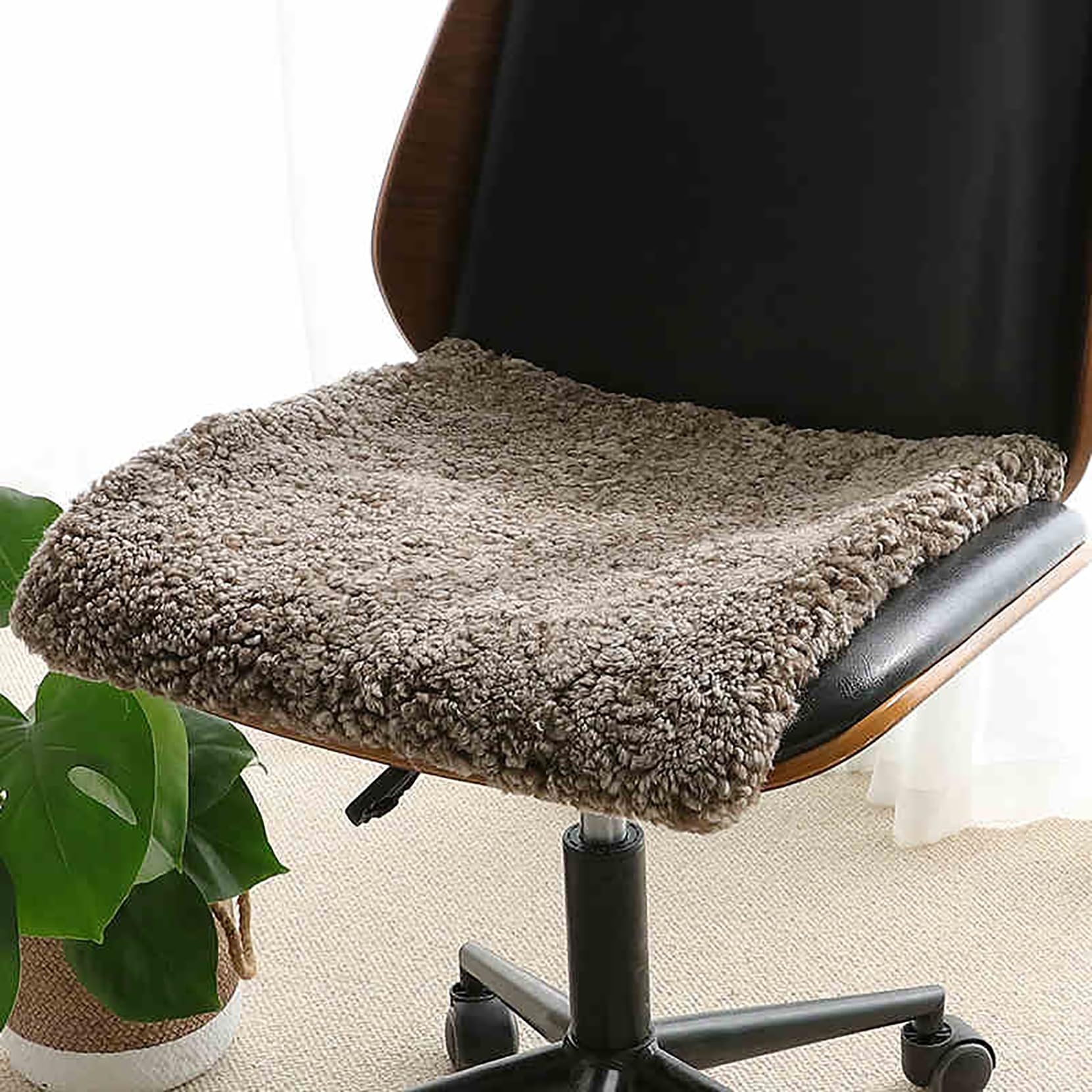 HC&WT Medical Sheepskin Seat Pad | Natural Non-Slip Chair Cushion & Wheelchair Cover | Square Rug for Stadium Seats(45 * 45cm(17.7 * 17.7inch))