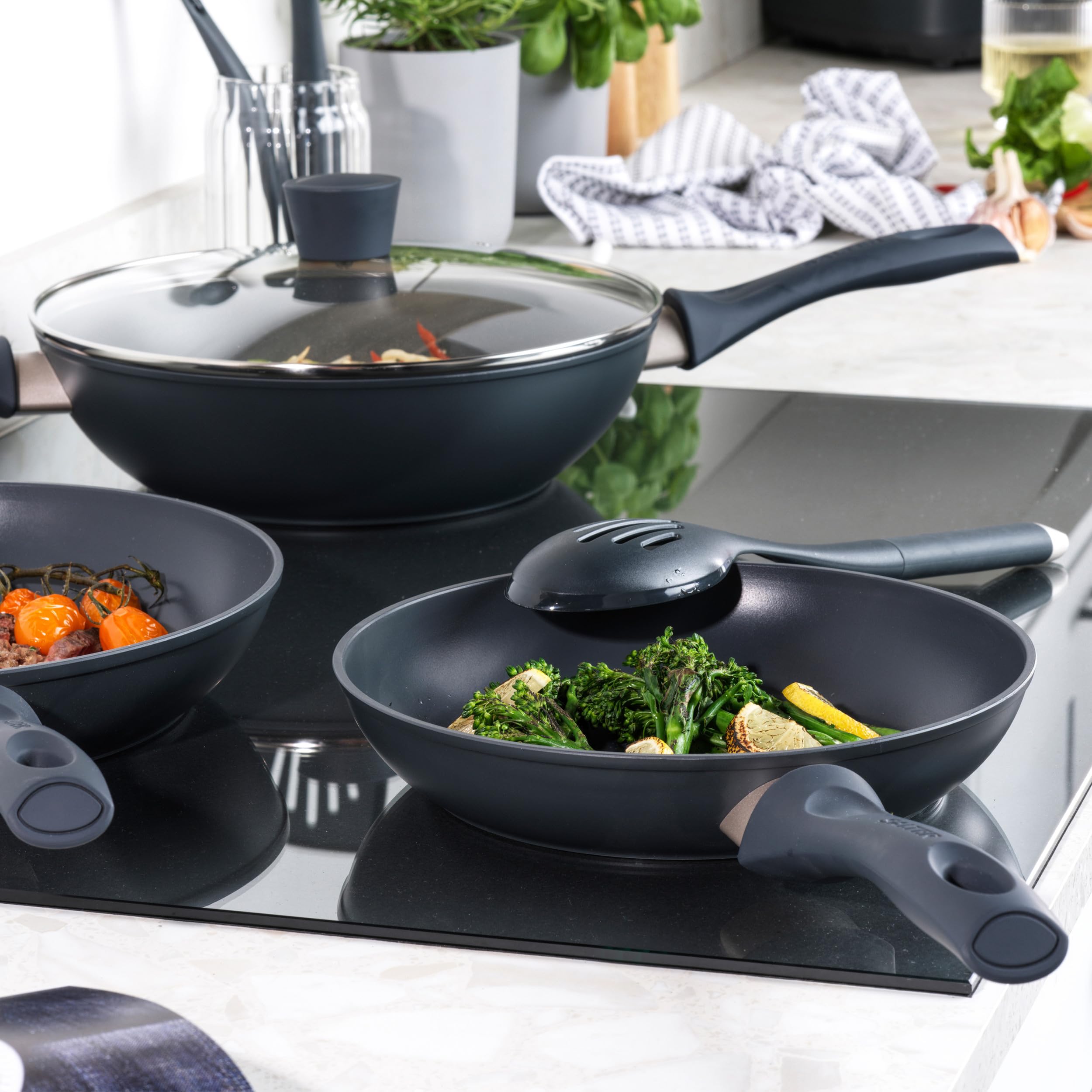 Salter COMBO-8695 Marino 6 Piece Utensil & Frying Pan Set - 24/28/30cm Non-Stick Induction Frying Pans, Forged Aluminium, Heat Resistant Nylon Utensils, Slotted Spatula, Slotted Spoon, Solid Spoon