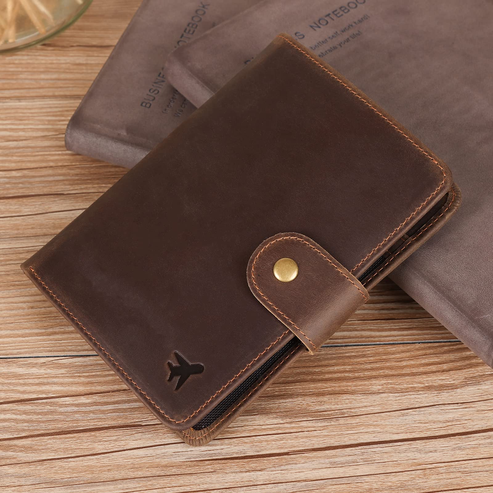 Polare - Cartera de viaje de piel con bloqueo RFID para pasaporte para hombres y mujeres, Marrón oscuro (versión Snap), L, Retro