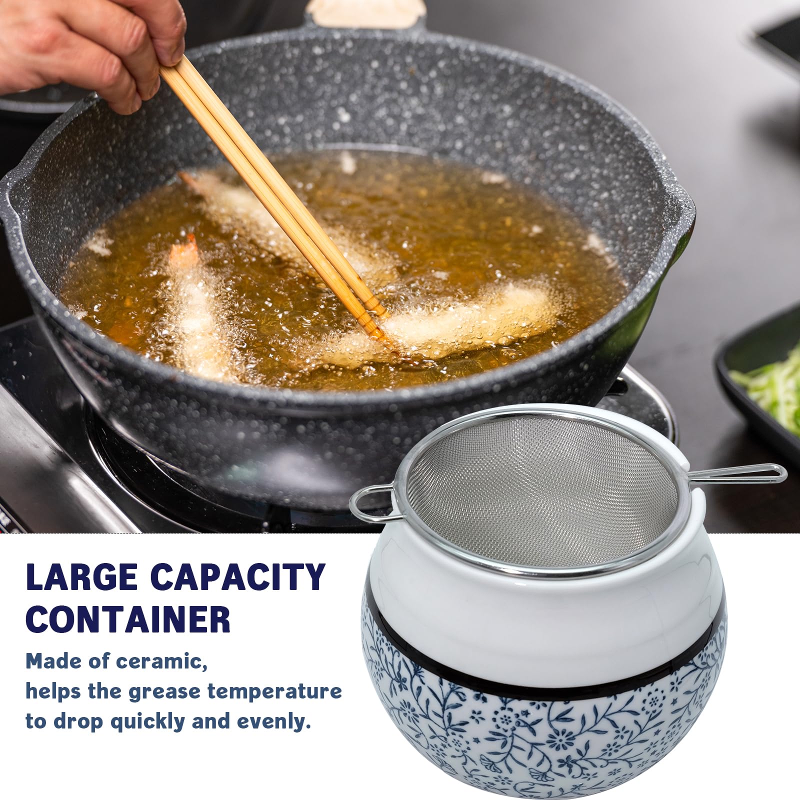 Caylielam Ceramic Bacon Grease Saver with Strainer, 23oz Kitchen Cooking Oil Disposal Container, Dust-proof Bacon Fat Storage Caddy, Elegant White Can and Blue Pattern, Spoon Included