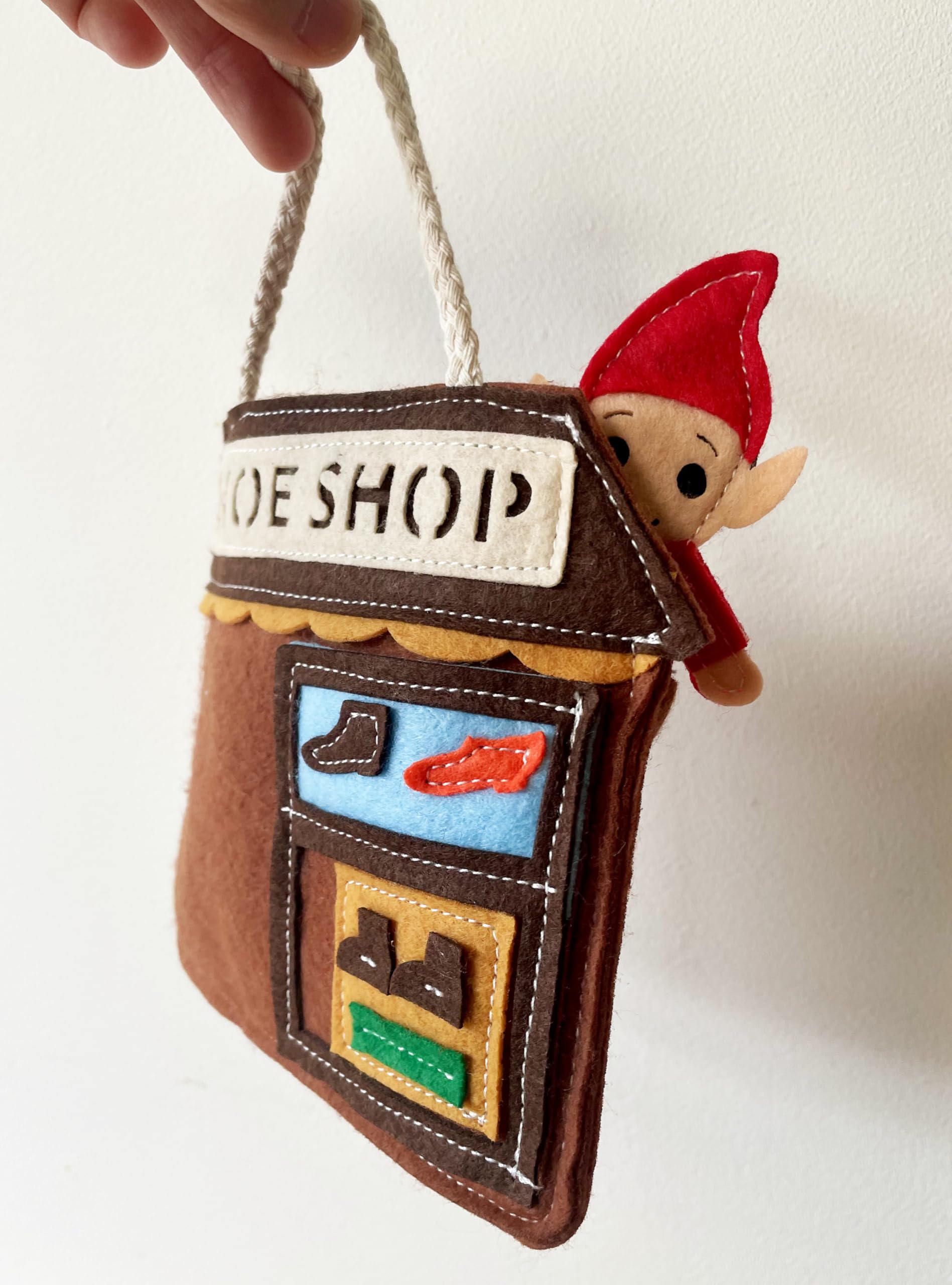 ZAC HOME Elves and the Shoemaker Finger Puppet Set, Classic Fairytale with Shoemaker, Wife, 2 Elves & 5 Numbered Shoes - Image 4