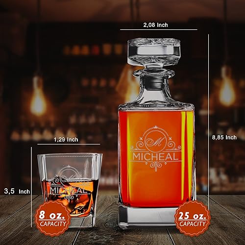 Miniatura 4 de Decantador de whisky grabado con monograma personalizado de 25.4 fl oz con 4 vasos (elige entre 12 opciones de diseño), juego de regalo de bebida de