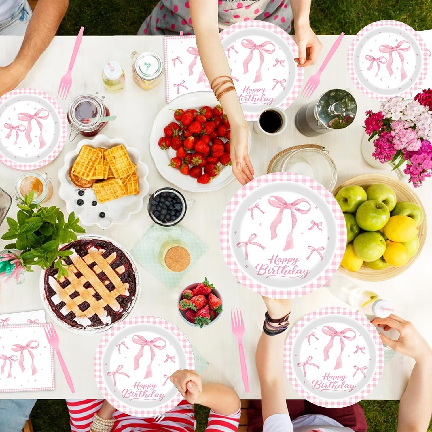 ピンクのリボンの誕生日パーティーデコレーション、96個のリボン誕生日用品。ピンクのリボンプレートとナプキンフォーク、ピンクのリボンテ
