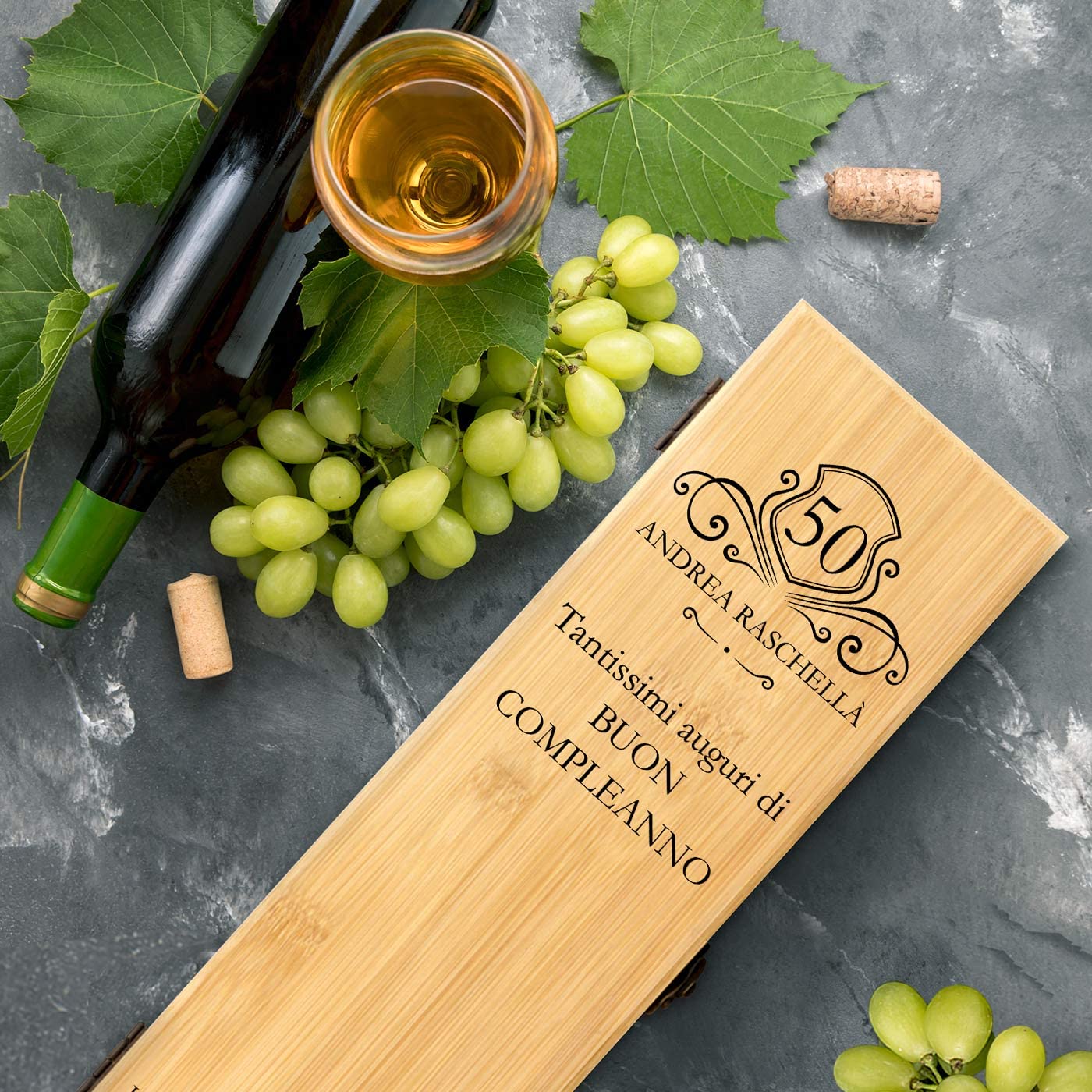 Maverton Cofanetto Porta Vino Amore Completo di Accessori - Set Cavatappi da Vino Personalizzato - Scatola in Legno di bambù + 4 Pezzi di Accessori Vino - Regalo Uomo - Regalo di Natale - Compleanno