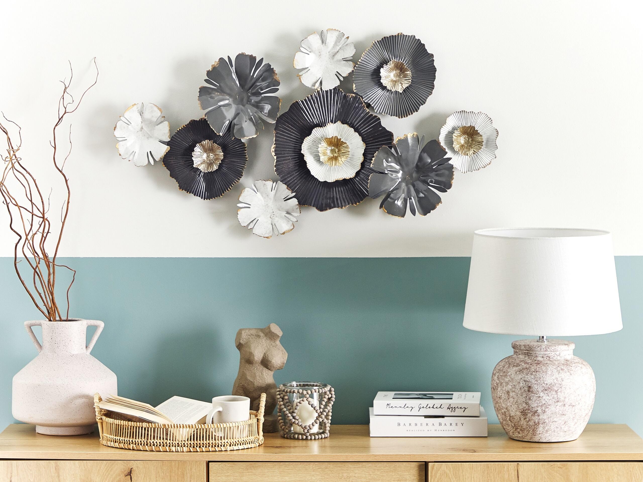 Beliani Wanddekoration Blumen Metall weiß/grau einteilig handgemacht Modern Potassium