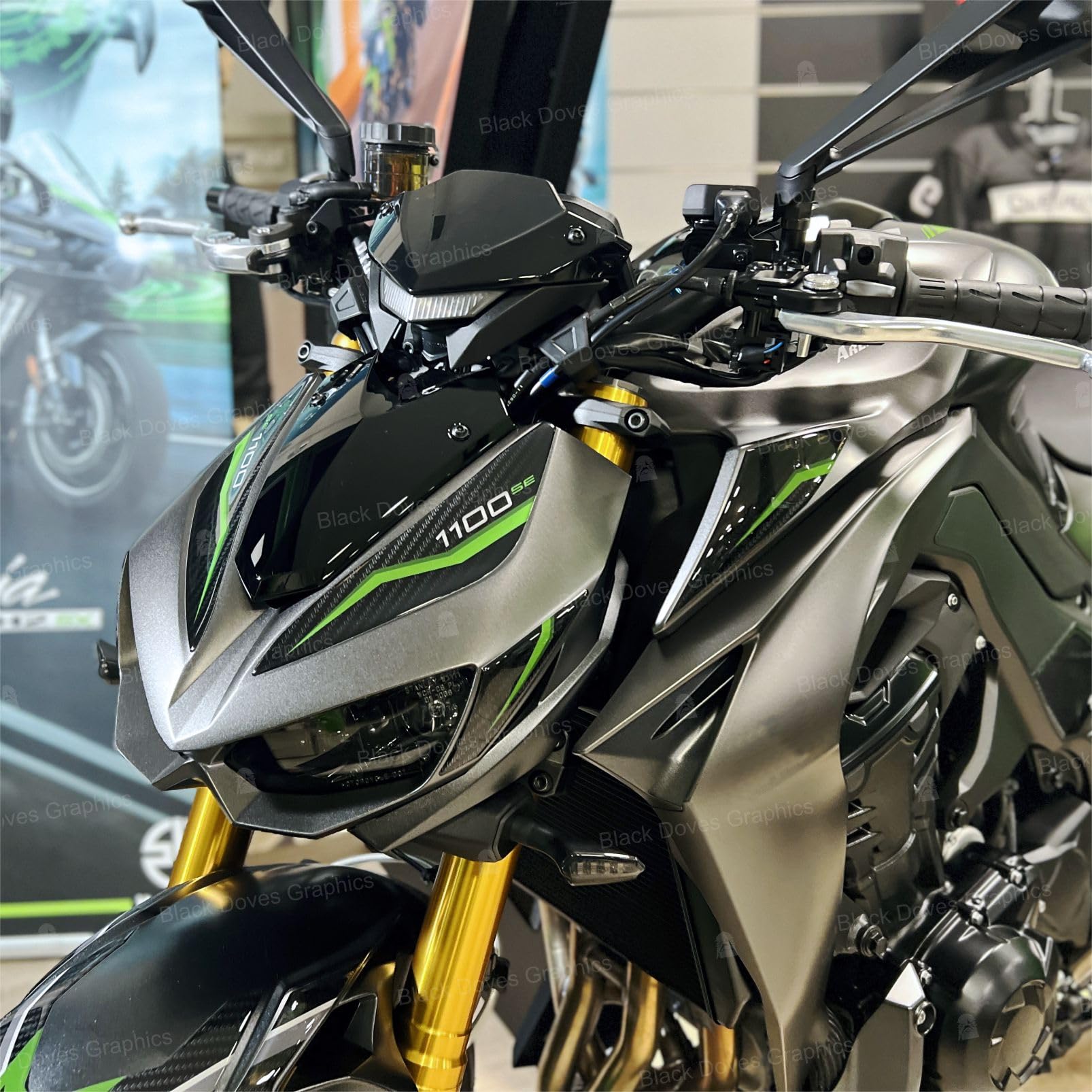 Black Doves Graphics – Adesivo 3D Resinato compatibile con Kawasaki Z1100 SE 2026 (GY1) | Made in Italy (Set Frontale)