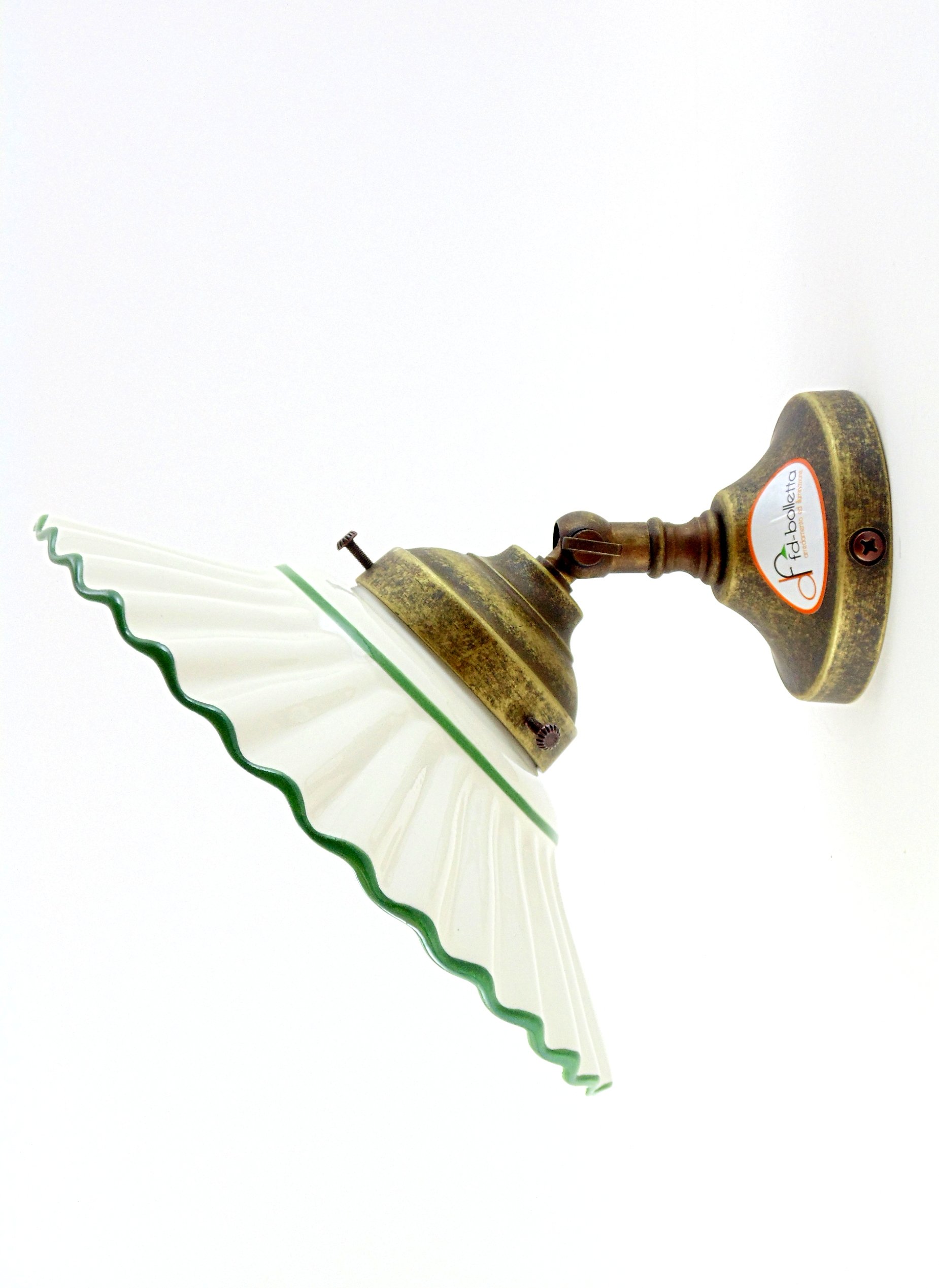 applique ottone da parete,lampada vintage,lluminazione per interni,paralume ceramica verde an17.Misure:Sporgenza16,5cm,Ø piatto 19cm,Ø base 8cm