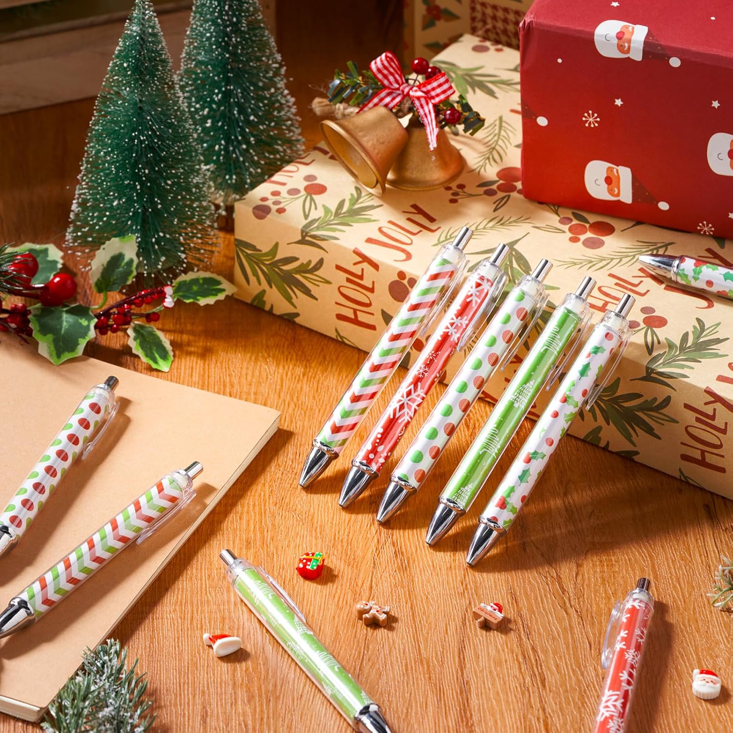 Tenceur 100 Pcs Christmas Ballpoint Pens Bulk with Black Ink, Red Green Snowflake Xmas Rollerball Pens for Adults Christmas Party Favors Gifts for Coworkers Office Favors Stocking Stuffers