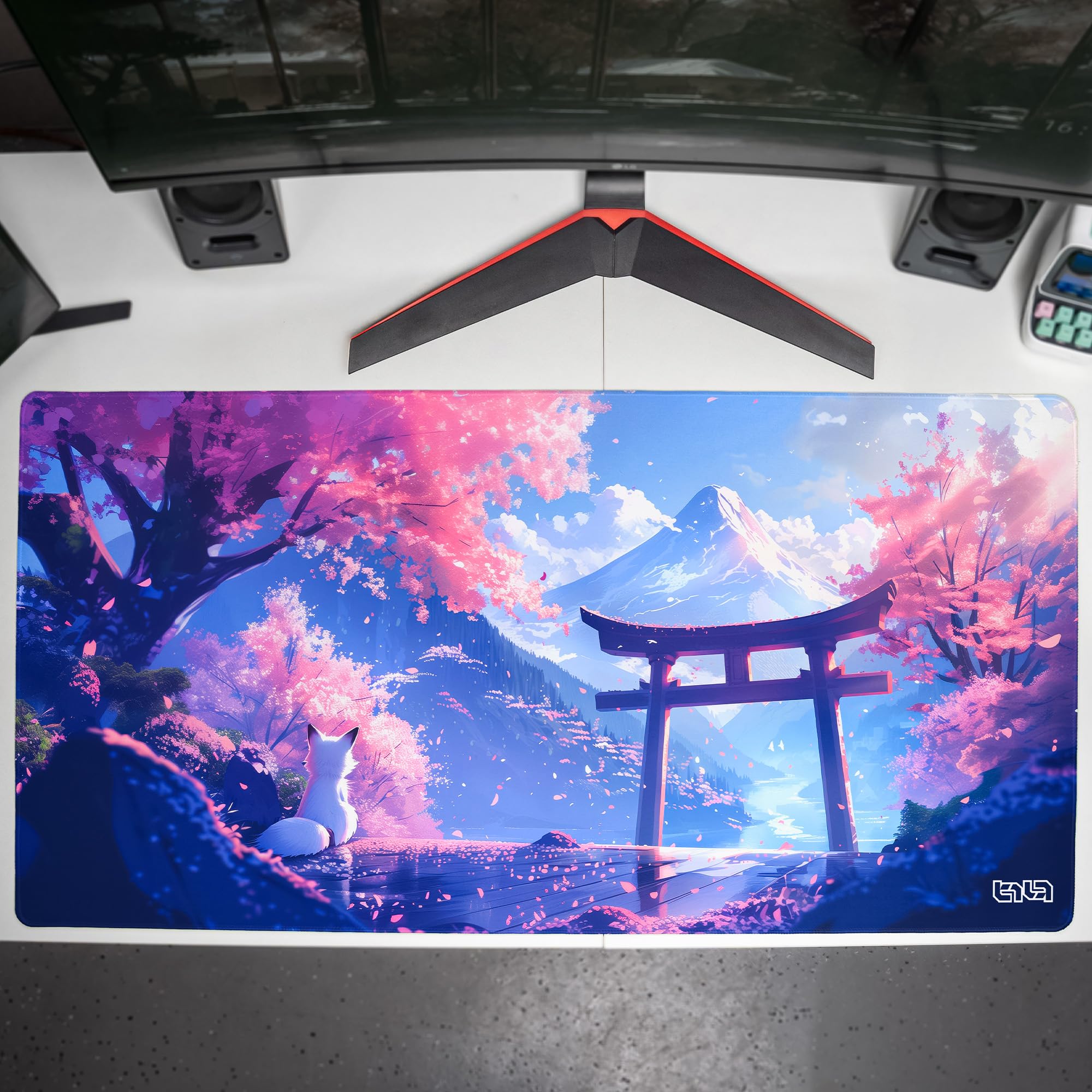 Tilt Gaming Mauspad 1000x500 mm - 4 mm rutschfeste Schreibtischunterlage Groß - Speed-Oberfläche & HD-Druck - Maschinenwaschbar Mousepad XXL für Gaming und Büro - Foxy Sanctuary Desk Mat