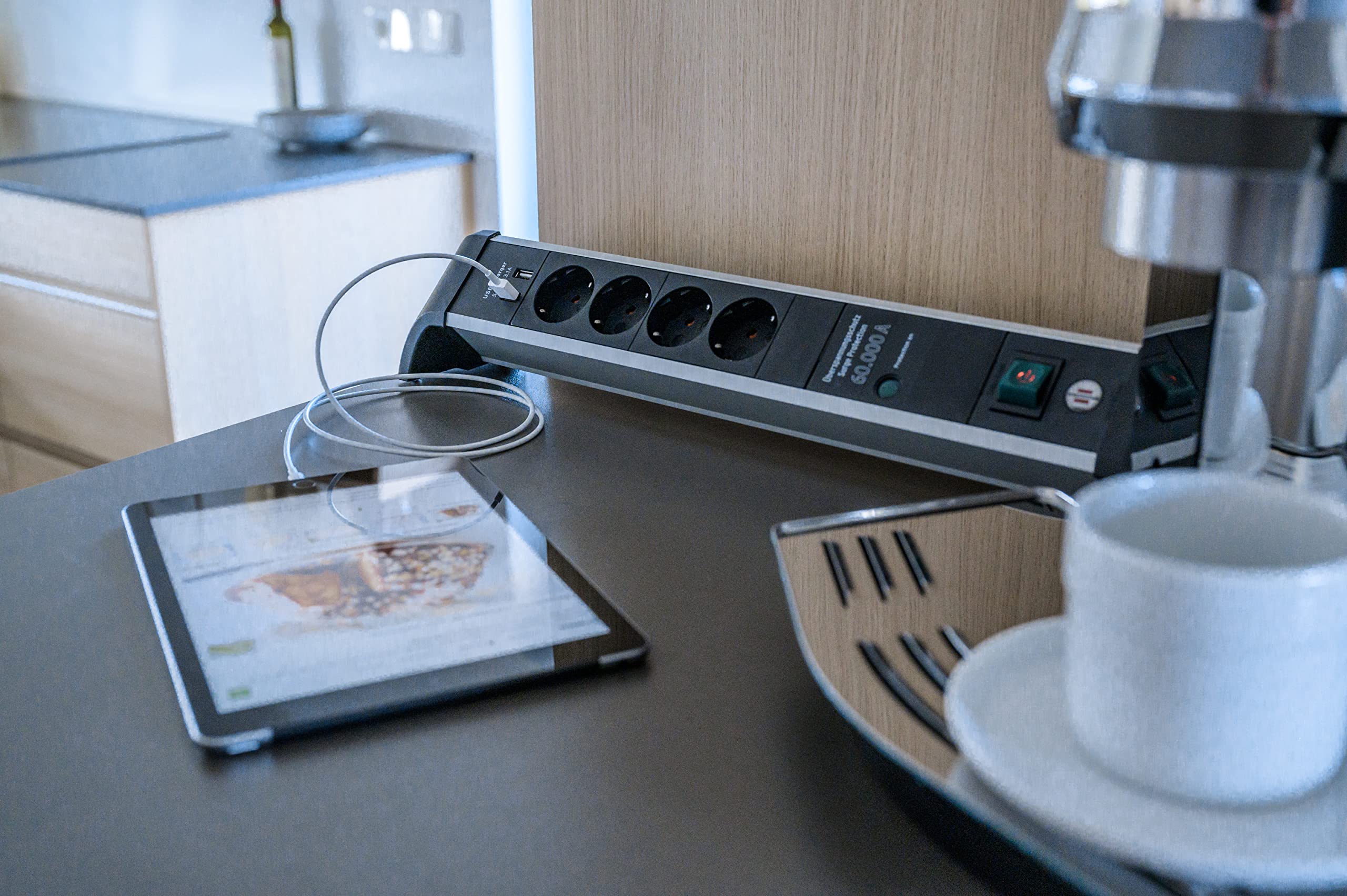 Brennenstuhl Alu Office-Line Ciabatta elettrica a 4 prese con USB e protezione da sovratensioni (presa multipla con interruttore, cavo da 1,8 m, 2 porte USB 3,10 A, Made in Germany