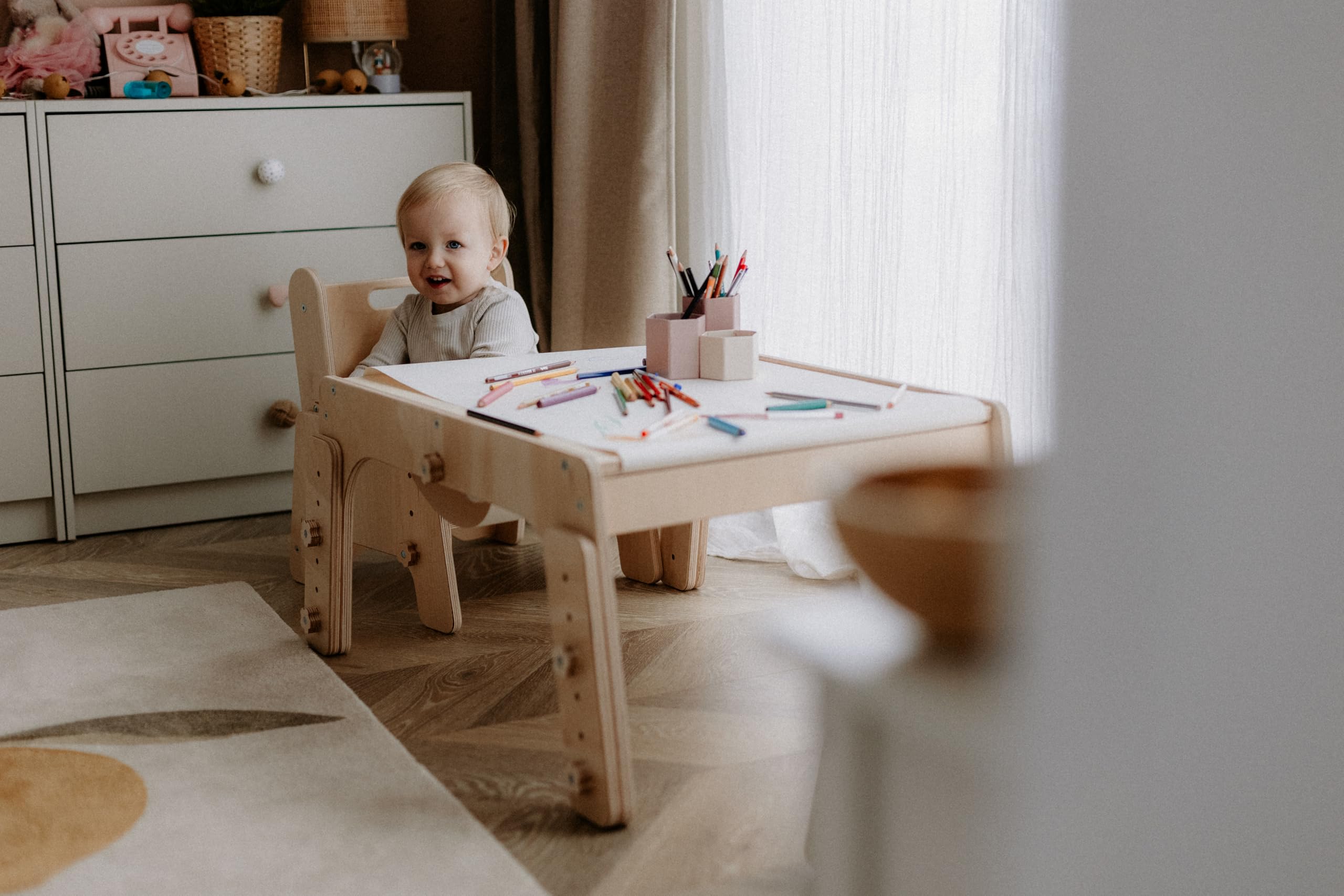 Mitwachsender Kindertisch DORI – Montessori Tisch aus Birkensperrholz, höhenverstellbar 35-43 cm, nachhaltiger Holztisch für Kinder von 1-5 Jahren, hochwertiger Kindermöbel, Farbe: Natural