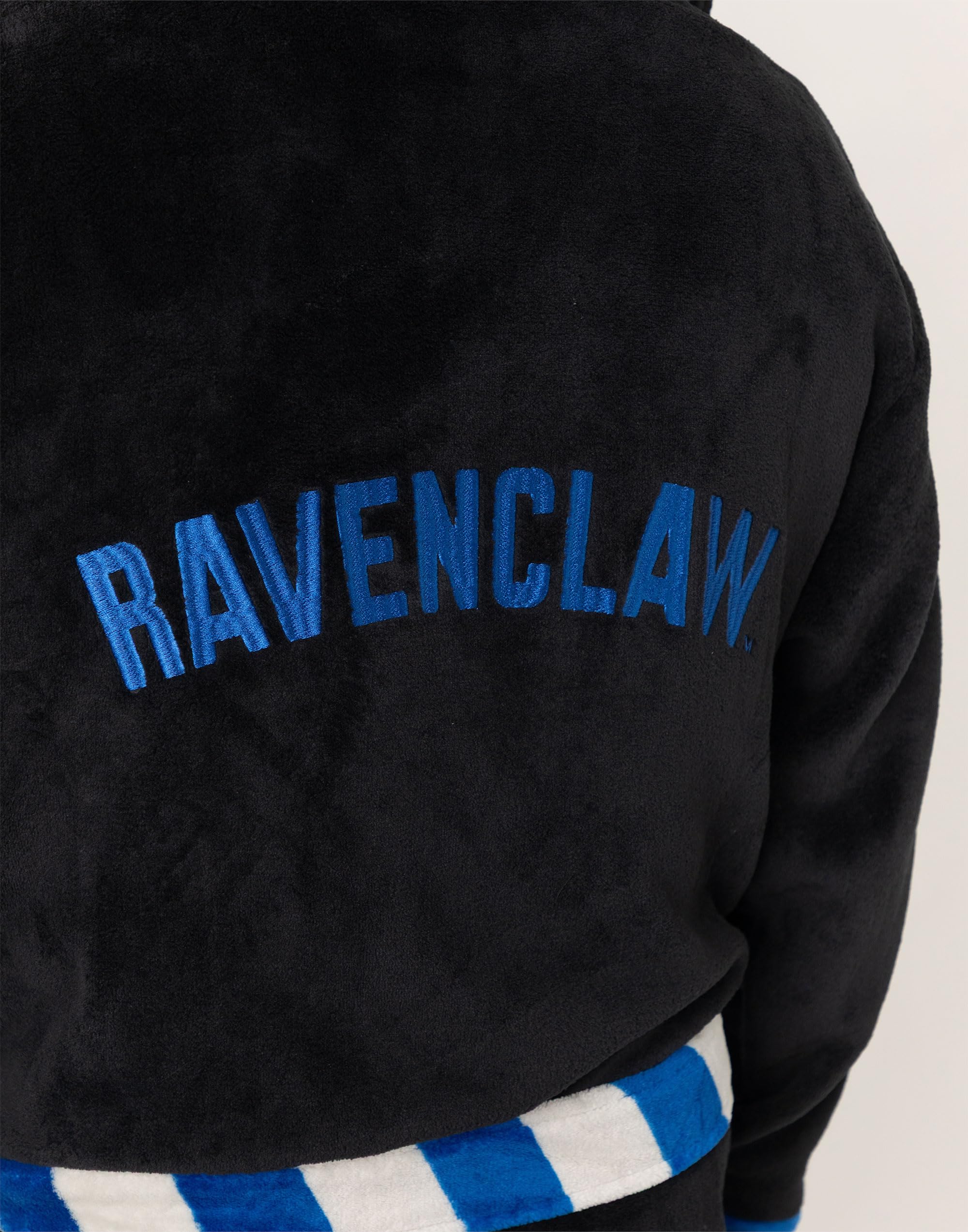 Harry Potter Albornoz unisex con capucha Ravenclaw, negro y azul | Tejido polar suave para relajarse y bañarse | Manga larga con diseño retro a rayas | Merchandising